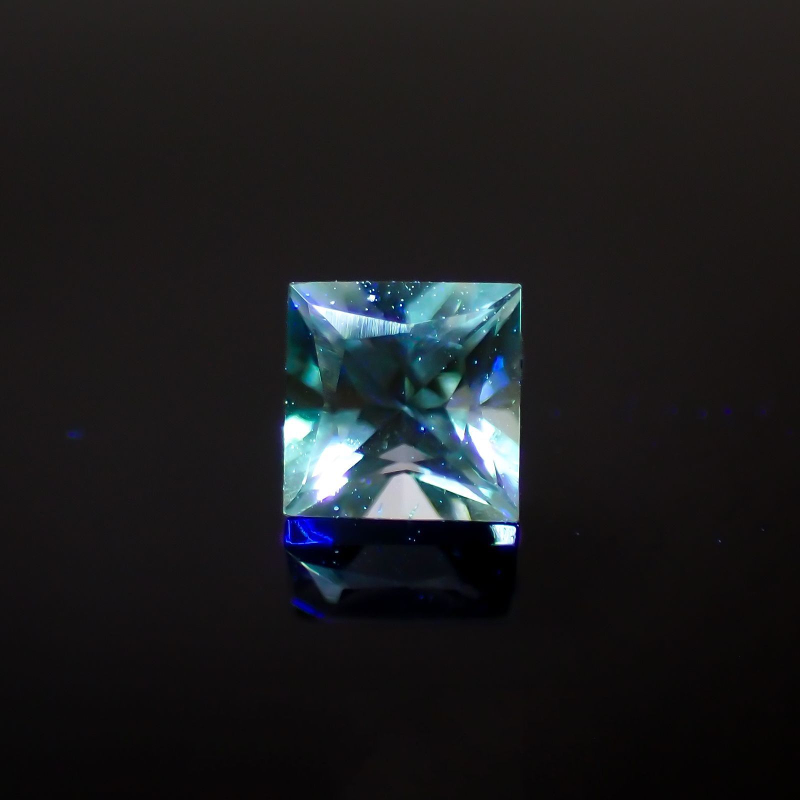 ◇プリンセスカット◇ブルーコーネルピン(宝石名コーネルピン)タンザニア産 識別済 0.19ct / 3.1x3.1mm前後 [251019224]