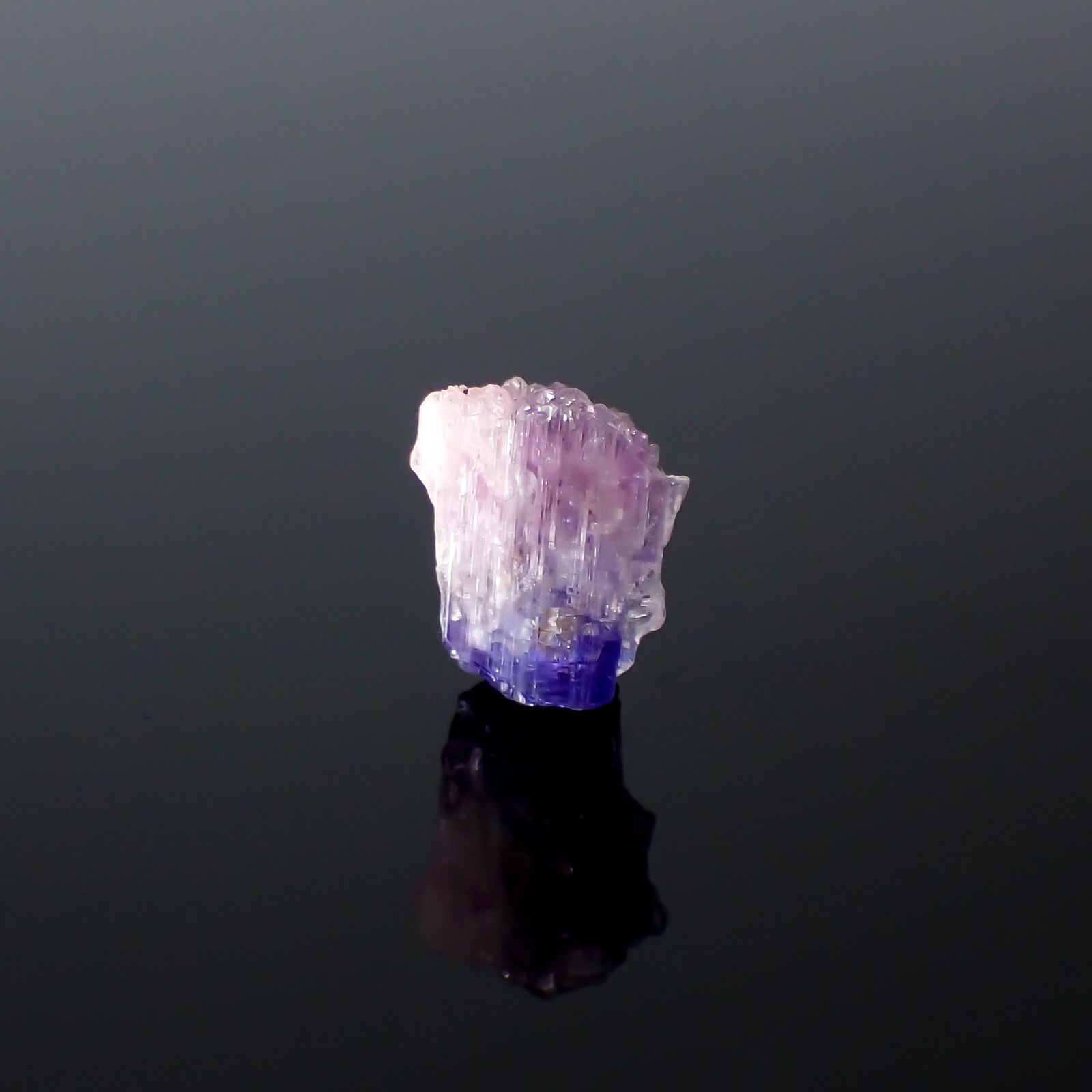 バイカラータンザナイト 原石 タンザニア産 5.87ct[231224990]12.2x9.7mm前後