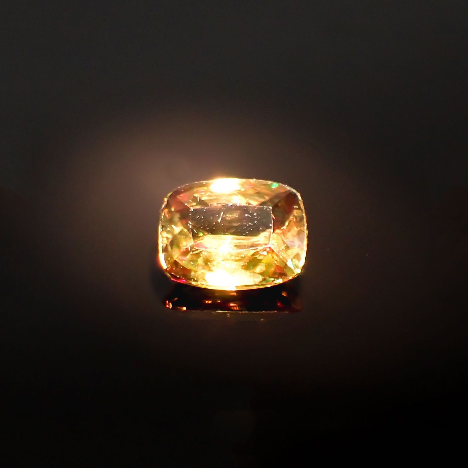 カラーチェンジスフェーン パキスタン産 0.80ct[230120041]6.5x5.1mm前後