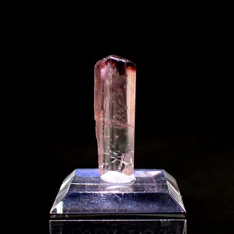 トルマリン柱状結晶原石 ナイジェリア産 アクリル台座付き 6.99ct(1.39g) / 5.3x8.2x23.4mm前後 [260632362]