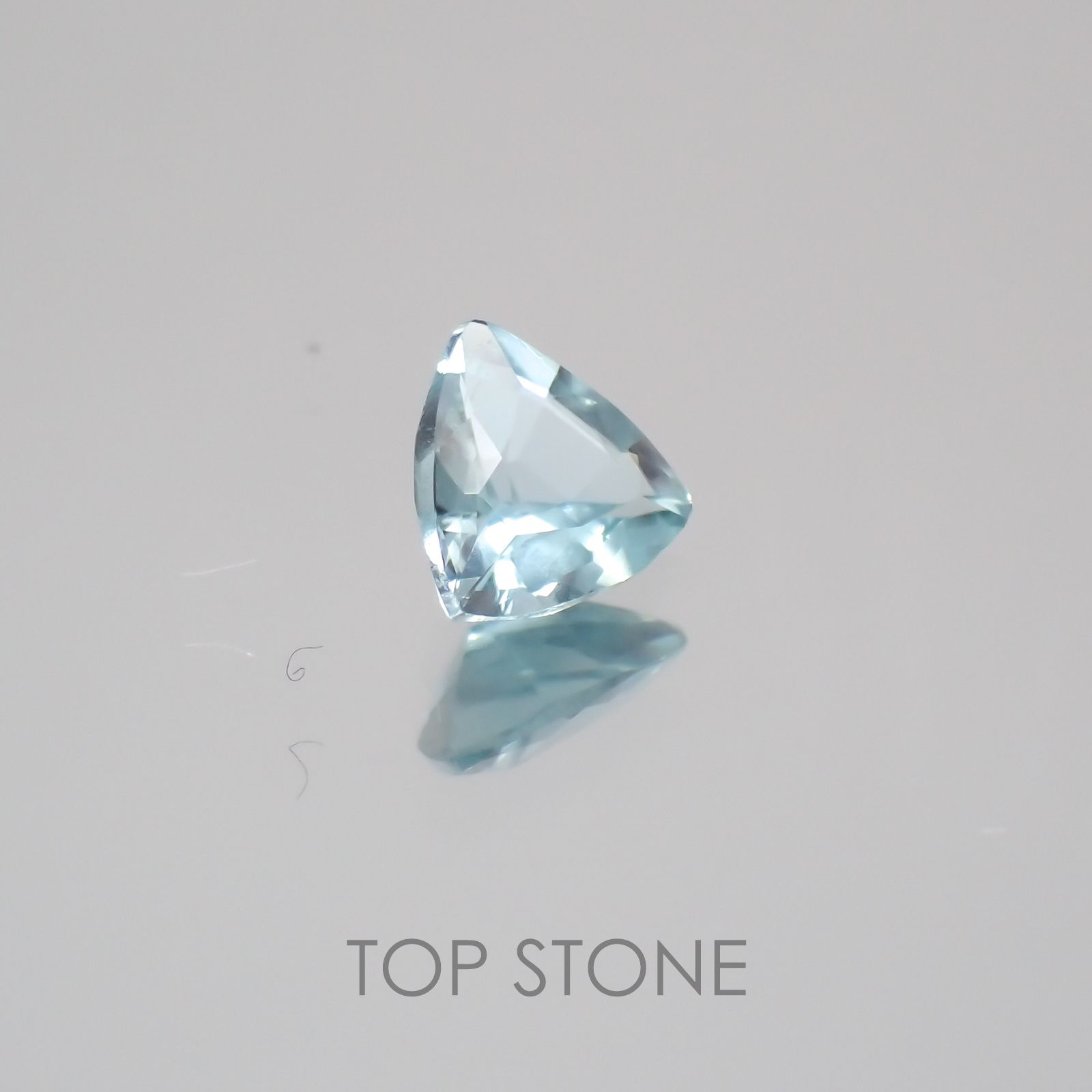 グランディディエライト マダガスカル産 ルース 0.12ct[21059843]3.5×3.5mm前後