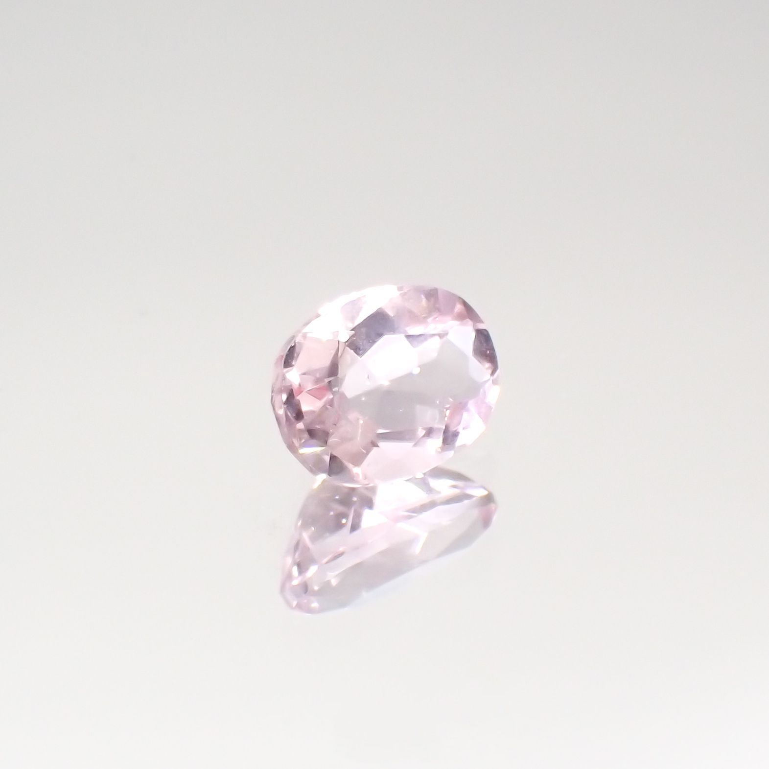 ピンクフローライト(宝石名フルオライト)ブラジル産 1.48ct 識別済[220115134]7.9x6.1mm前後