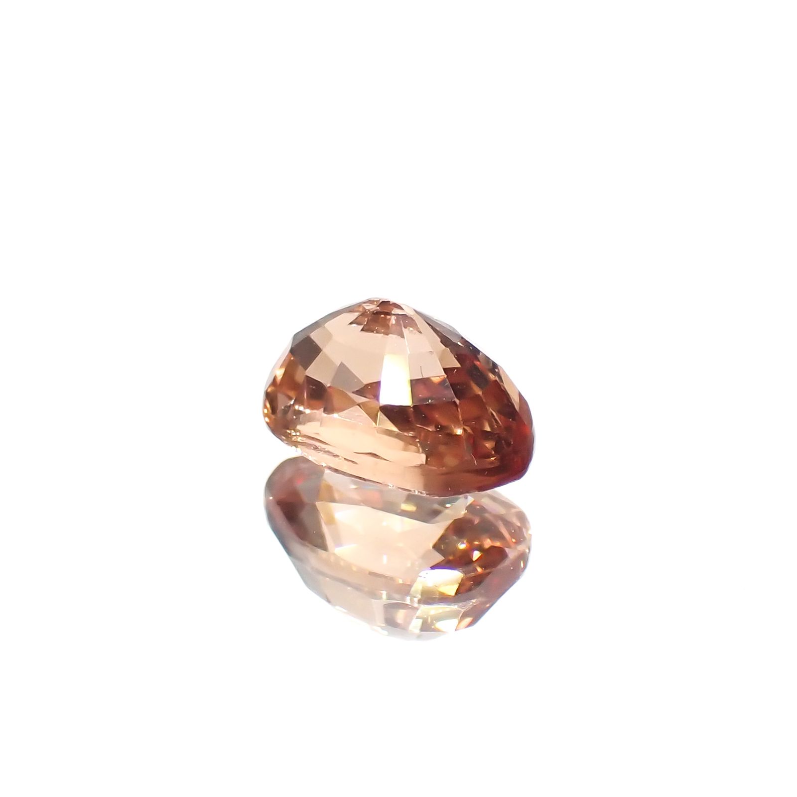 カラーチェンジマラヤガーネット(宝石名ガーネット)タンザニア産 1.05ct 識別済[230421640]6.6x4.6mm前後