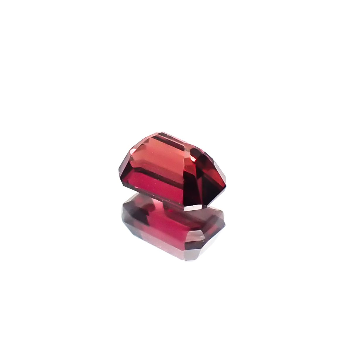 ルビー(宝石名ルビー)タンザニア産 0.42ct 識別済[240226109]4.6x2.9mm前後