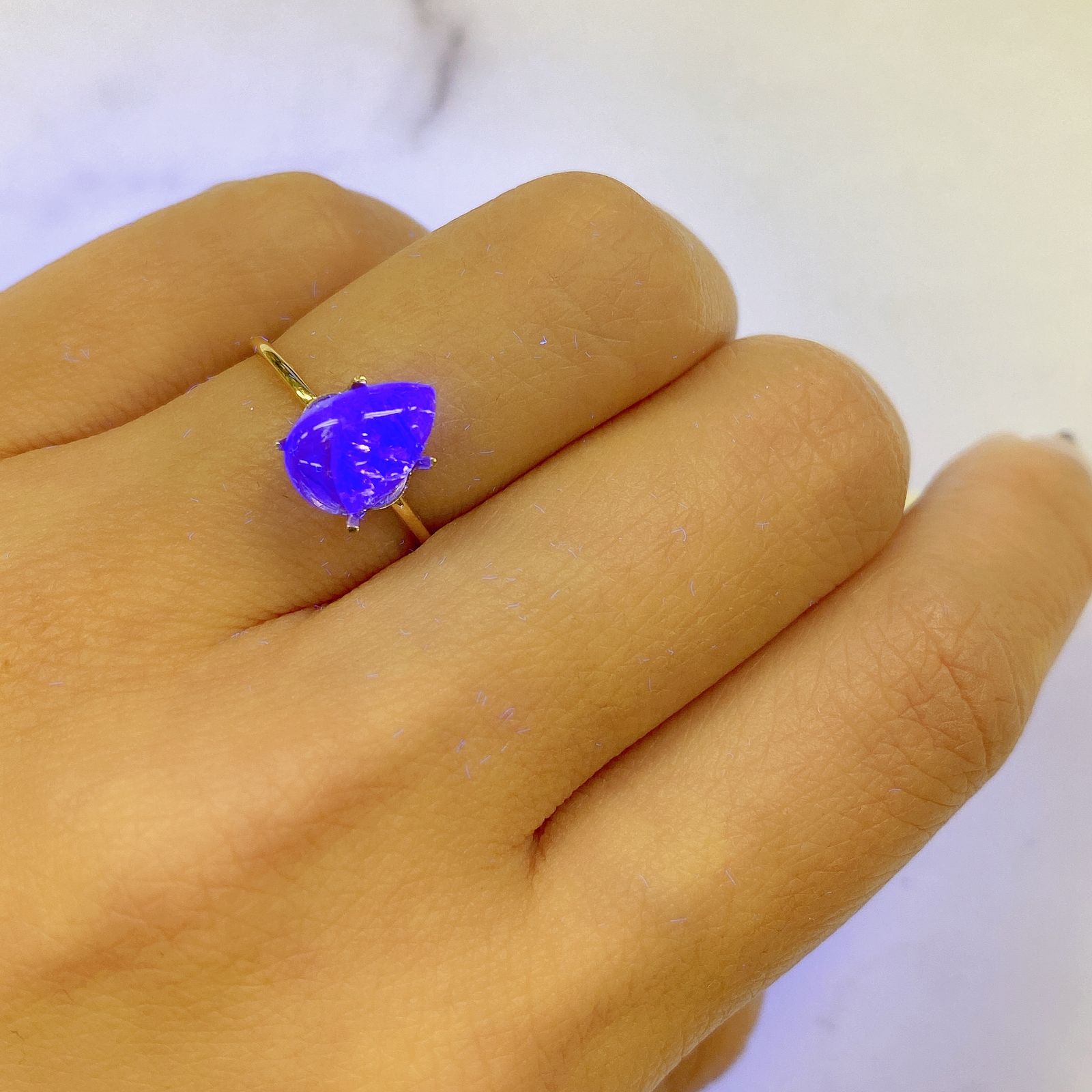 フローライト フルオレッセンス(宝石名フルオライト)イギリス・ロジャリー鉱山産 1.85ct 識別済[211113771]9.6x6.8mm前後