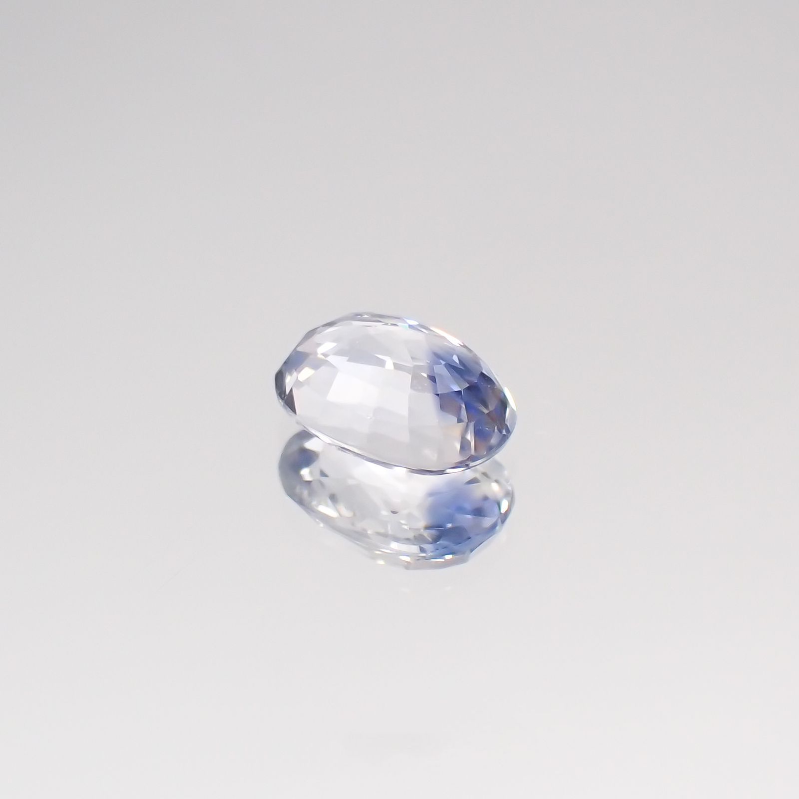 アイスブルーサファイア スリランカ・マダガスカル産 ルース 0.46ct[210611166]5.1×3.6mm前後
