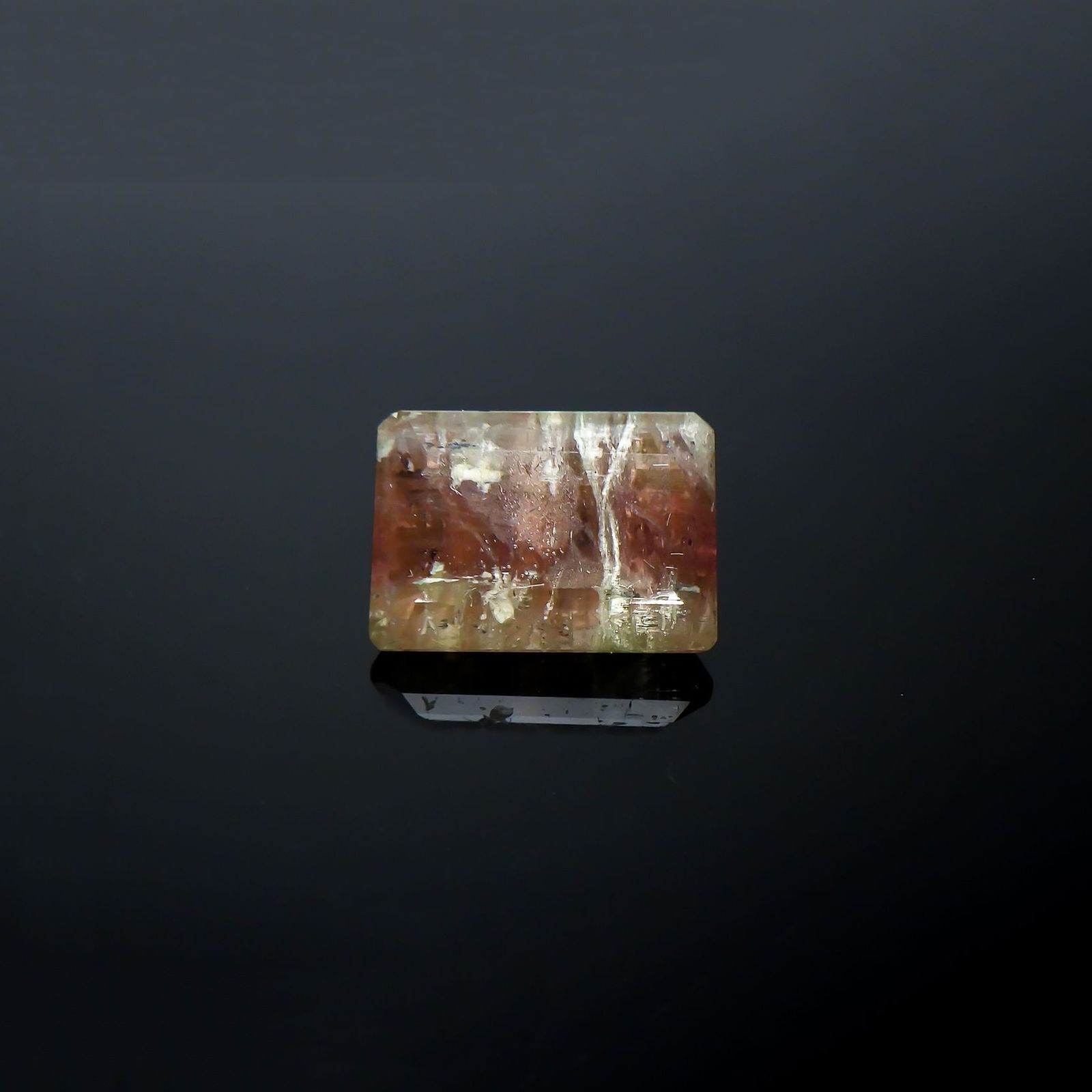 ゼブラトルマリン ブラジル産 2.28ct / 9.4x6.7mm前後 [220515930]