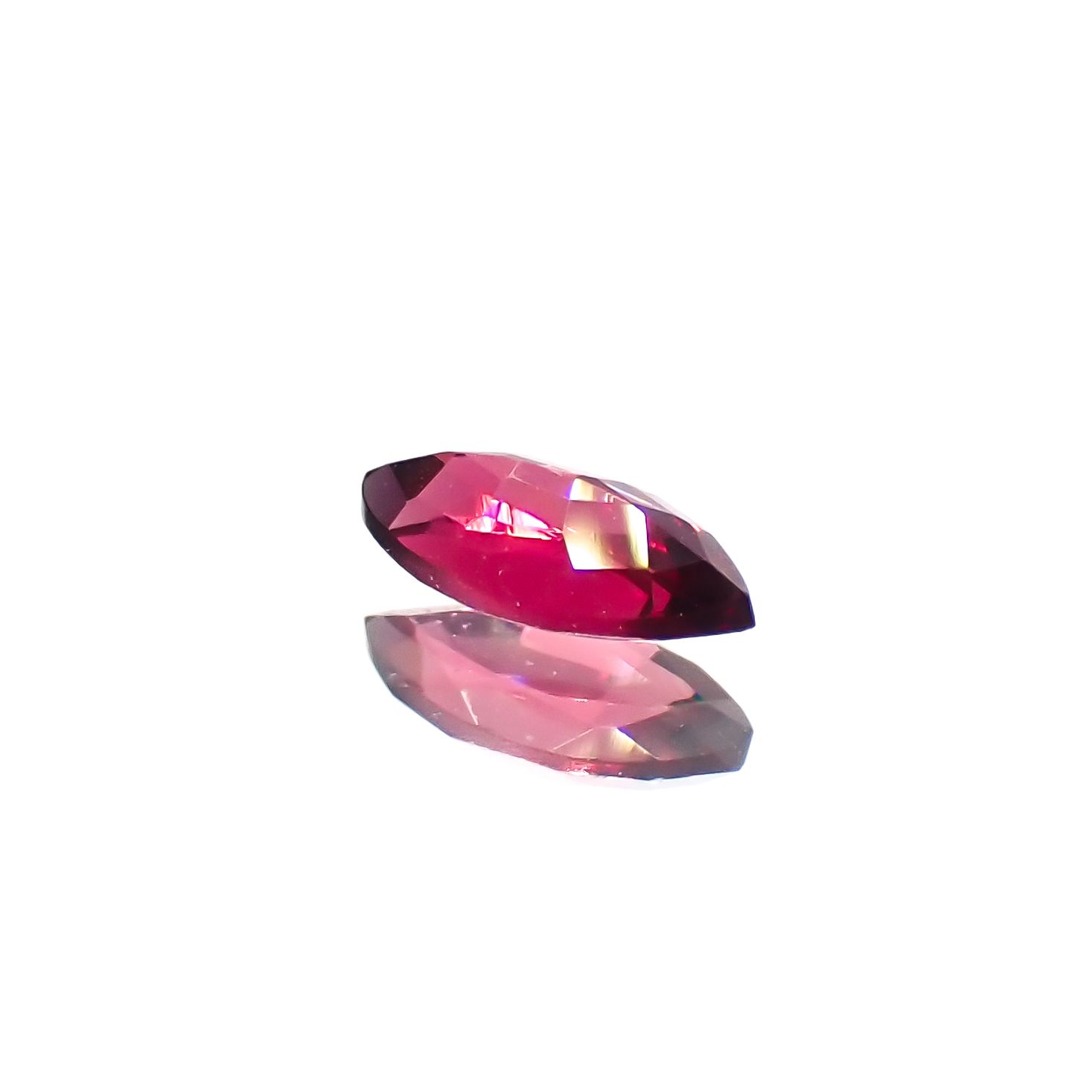 レッドスピネル(宝石名レッド・スピネル)タンザニア産 0.15ct 識別済[231023861]5x2.6mm前後