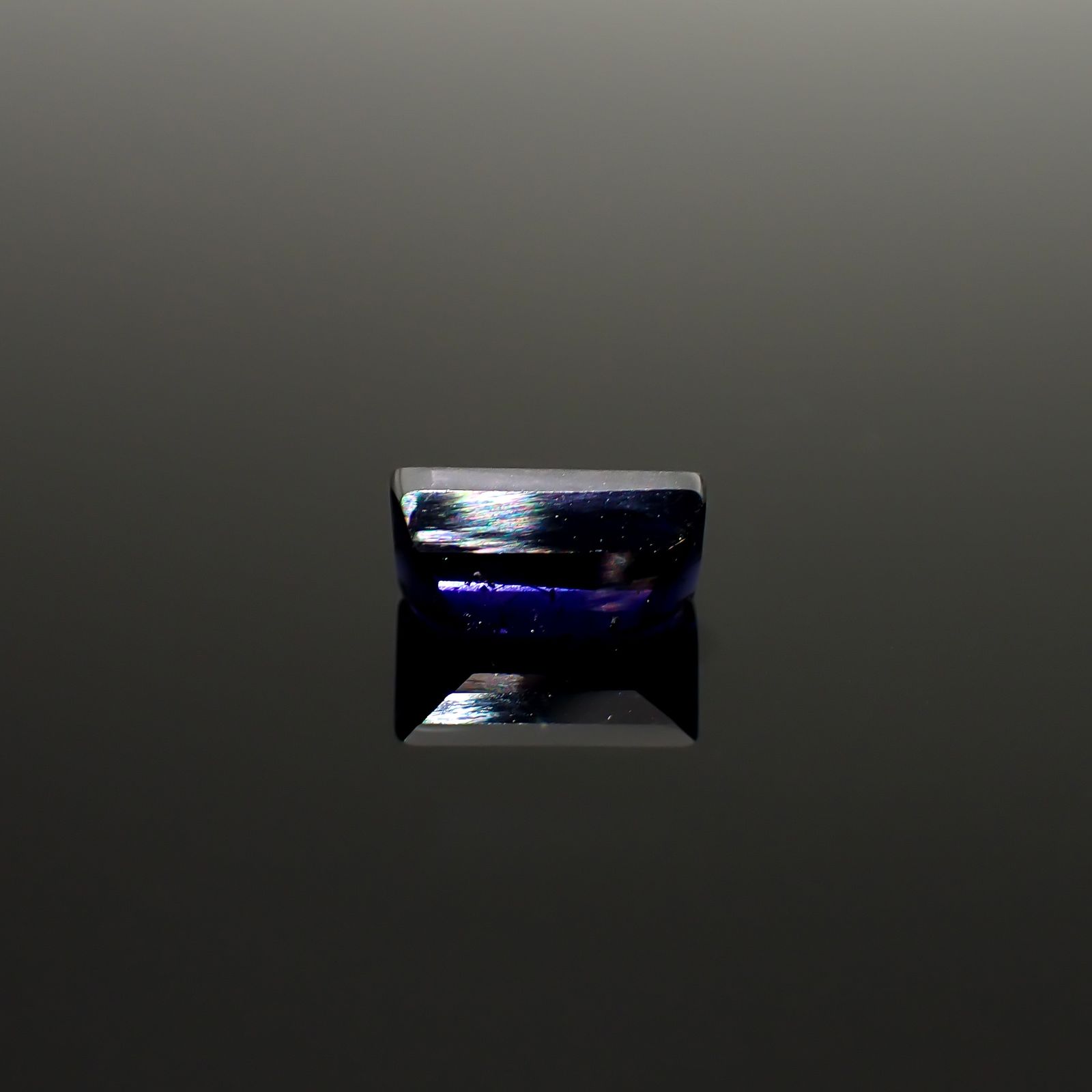 アイオライトサンストーン インド/ブラジル産 1.08ct / 8x4.1mm前後 [260932637]