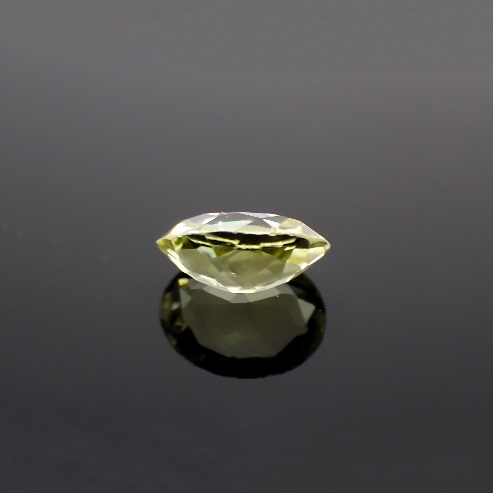 シリマナイト(宝石名シリマナイト)インド産 識別済 1.09ct / 7.9x5.9mm前後 [211113691]