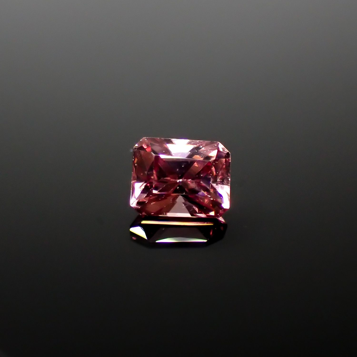 ピンクジルコン スリランカ/カンボジア産 0.70ct[240627922]5x3.9mm前後