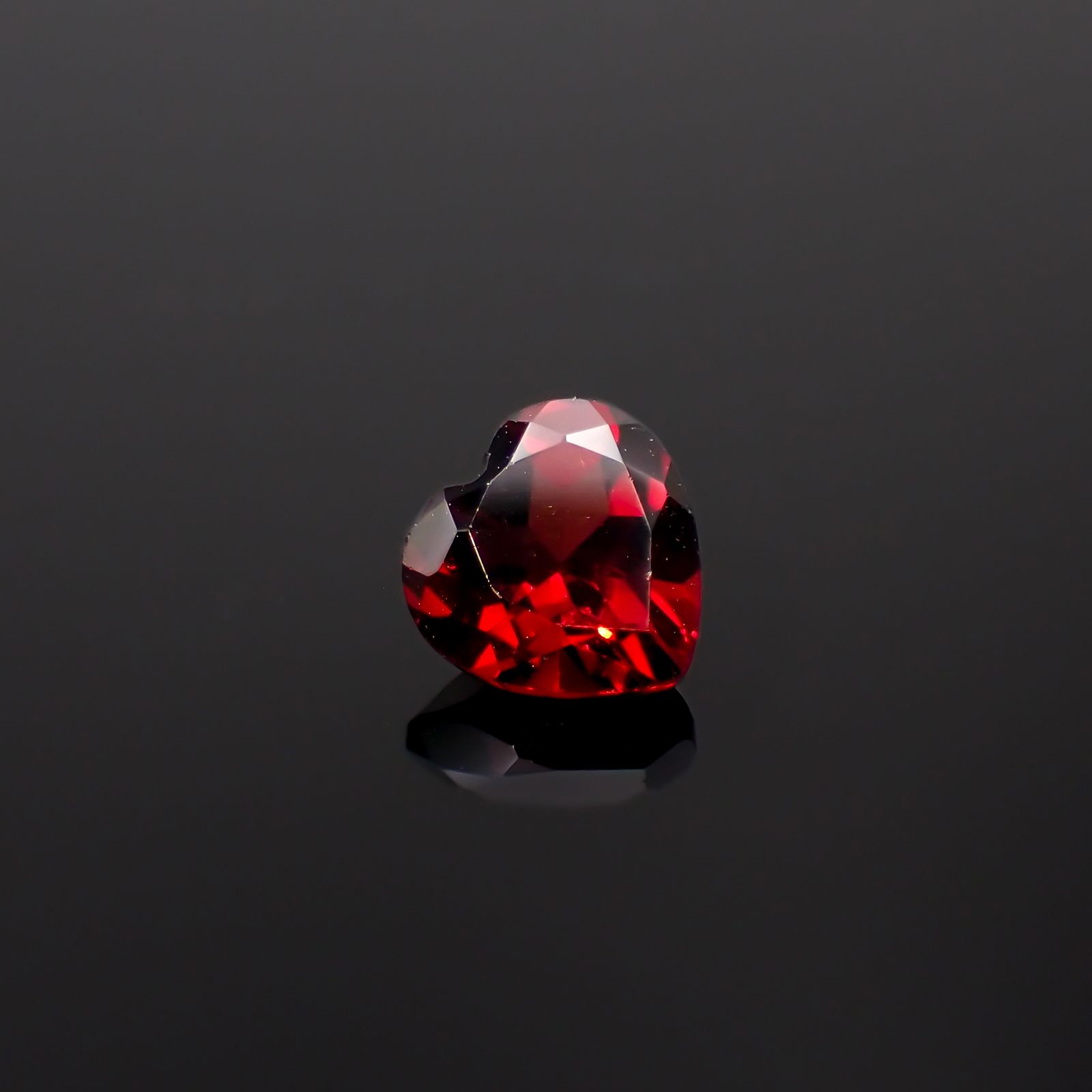 パイラルスパイトガーネット モザンビーク産 1.06ct[231224565]6.2x6.1mm前後