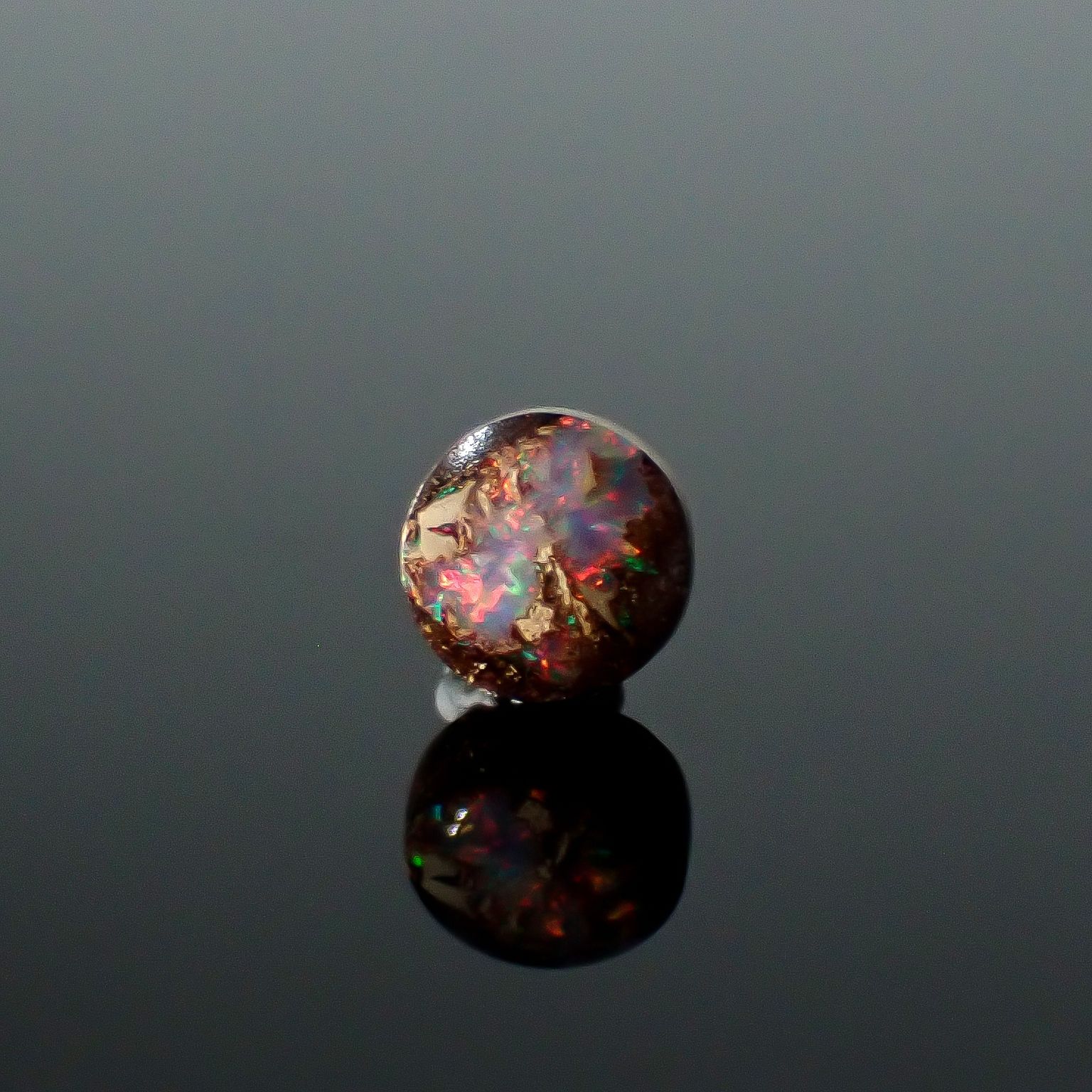 ウッドオパール オーストラリア産 0.52ct / 5.7x5.6mm前後 [251031195]