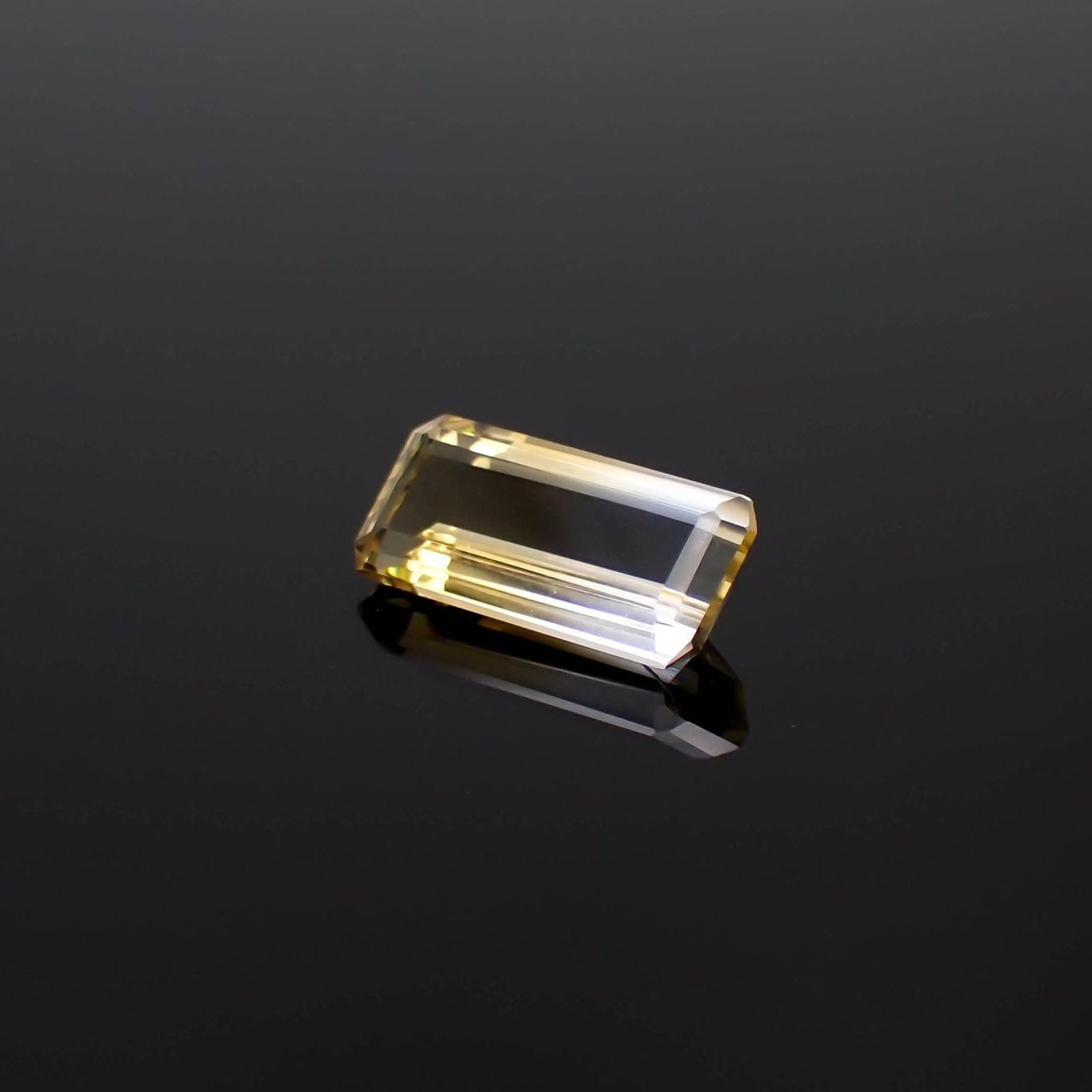 バイカラーシトリン ブラジル・ミナスジェライス州産 6.19ct / 17.1x8.1mm前後 [251026467]