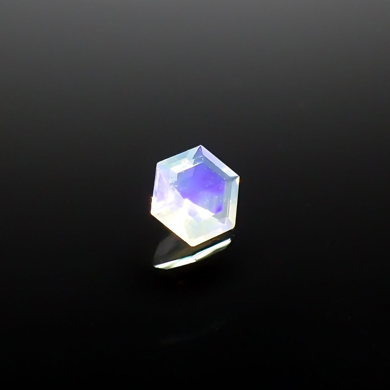 ◇ヘキサゴンカット◇エチオピアオパール エチオピア産 0.085ct[240226207]3.4x3.2mm前後
