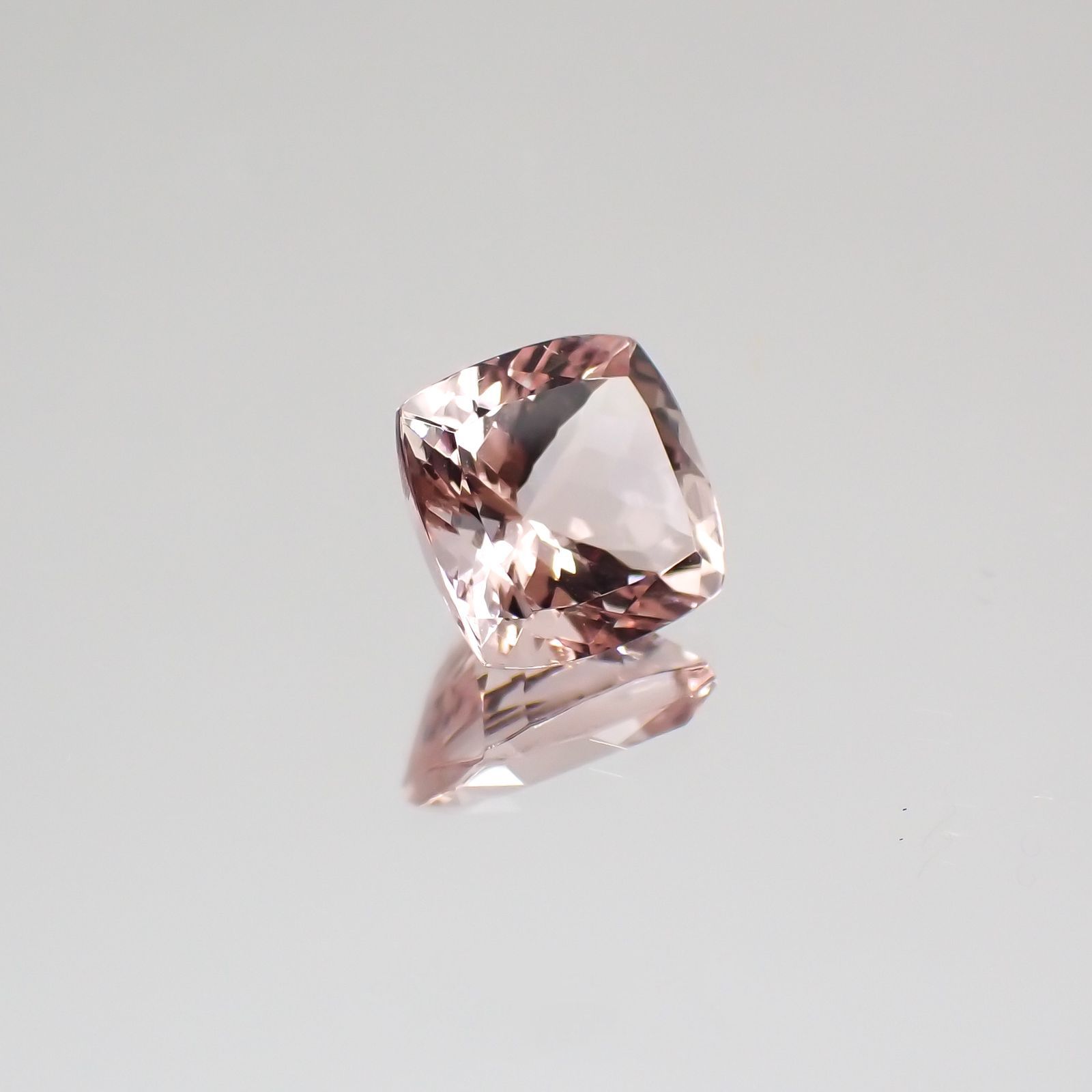 モルガナイト(宝石名モルガナイト) ナイジェリア産 1.626ct ソ付(日独)[210510839]7.2×7.2mm前後