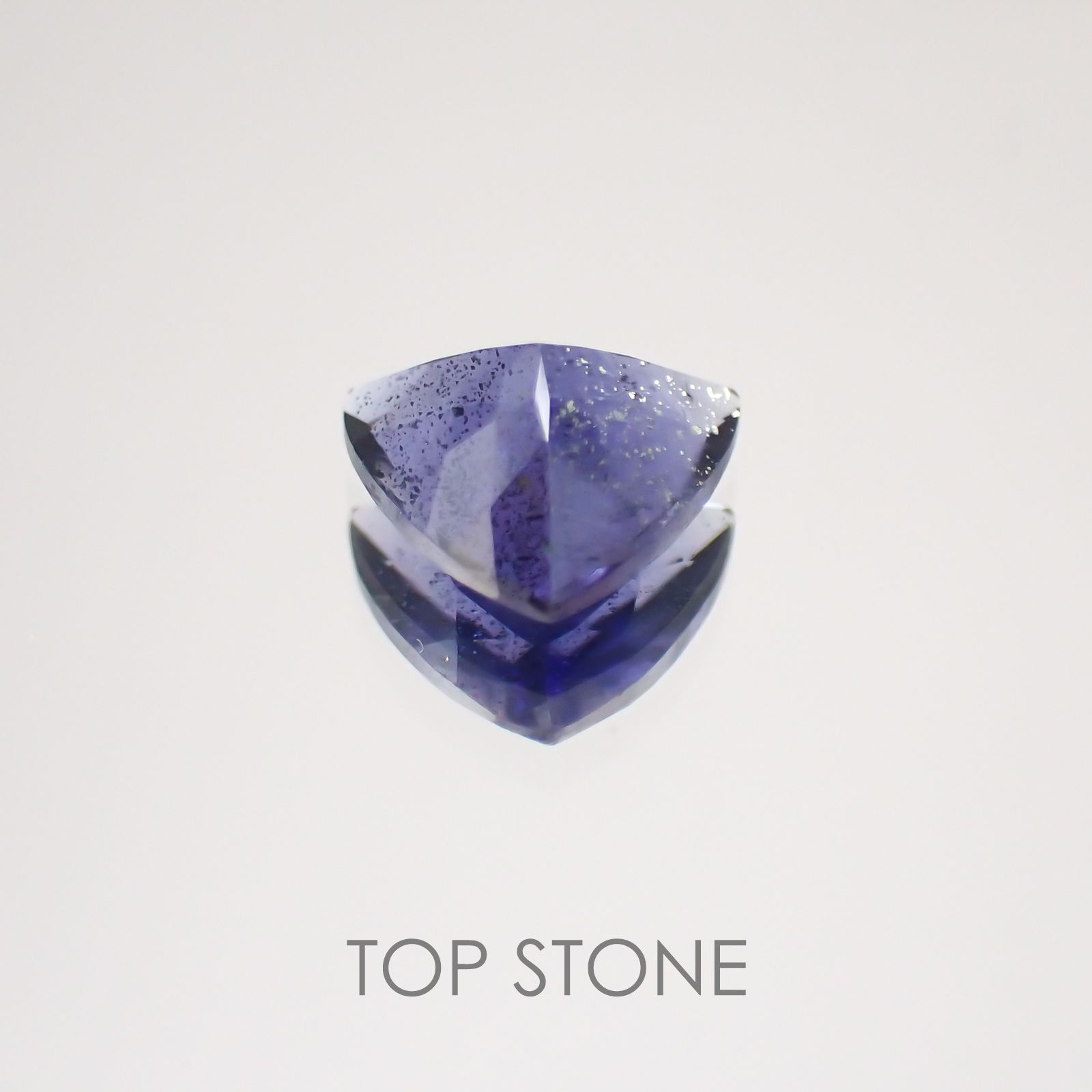 アイオライトサンストーン インド・ブラジル産 ルース 0.8ct[20129292]7.1×7.2mm前後