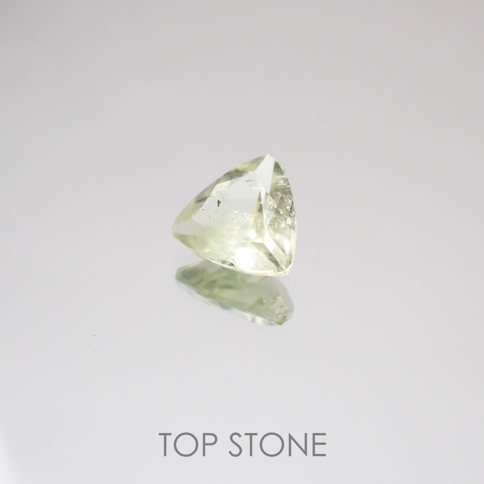 ブラジリアナイト(宝石名ブラジリアナイト) ブラジル産 0.94ct 識別済[210510747]6.9×7.1mm前後