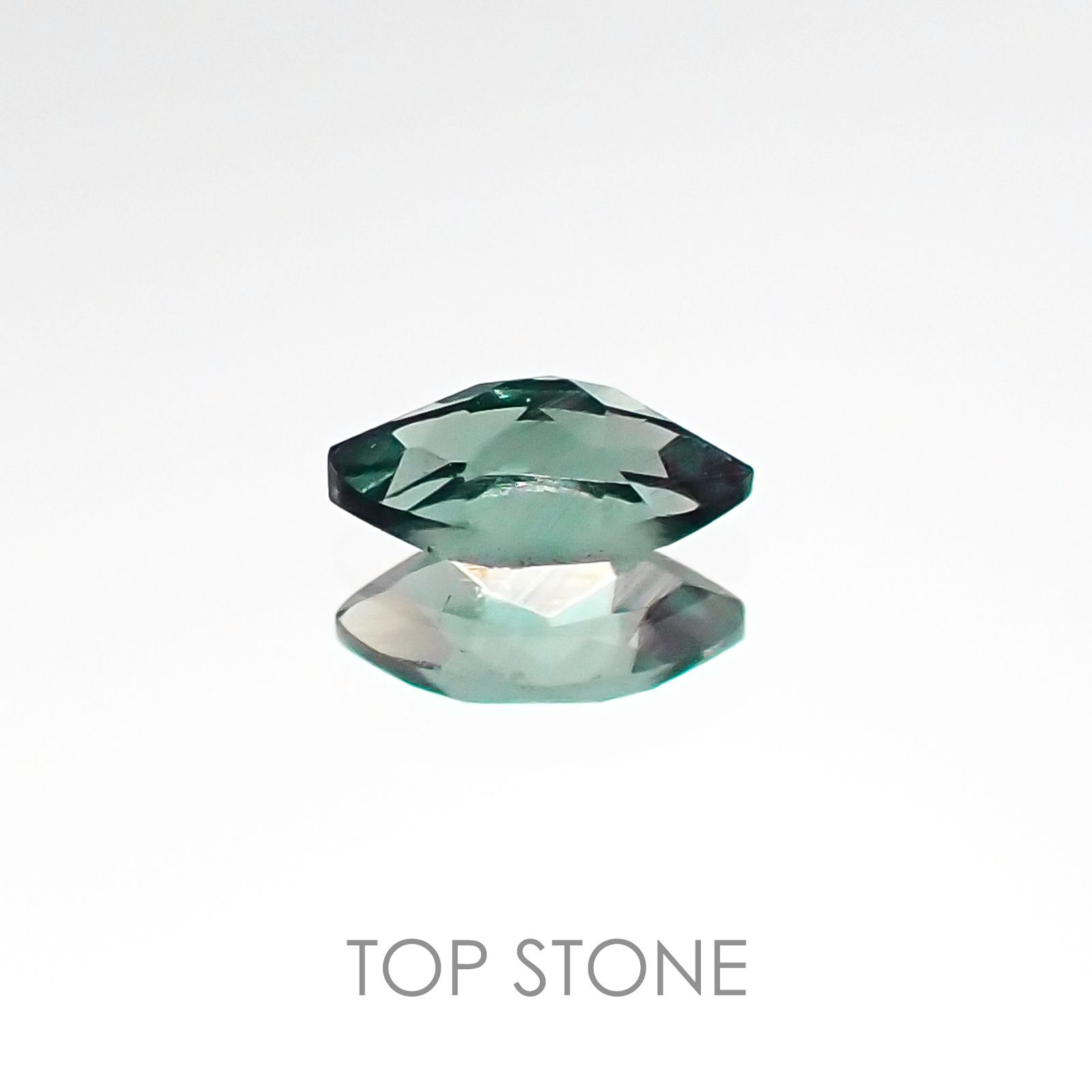 カラーチェンジガーネット(アレキタイプ)(宝石名ガーネット/カラーチェンジタイプ) マダガスカル・ベキリー産 0.23ct 識別済[20106597]5.2×2.6mm前後
