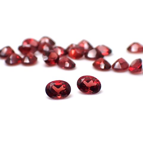 ◇ランダムセレクト◇パイロープアルマンディンガーネット モザンビーク産 約0.21ct / 4x3mm前後 [260532208-PAC]