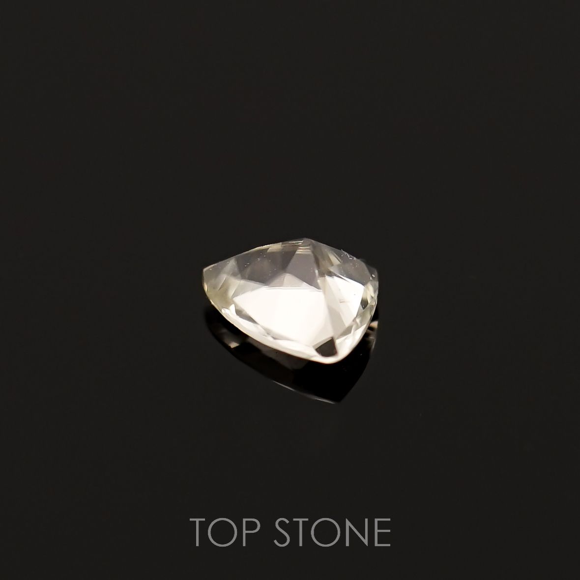 シンハライト スリランカ産 0.30ct[230119777]5x4.2mm前後