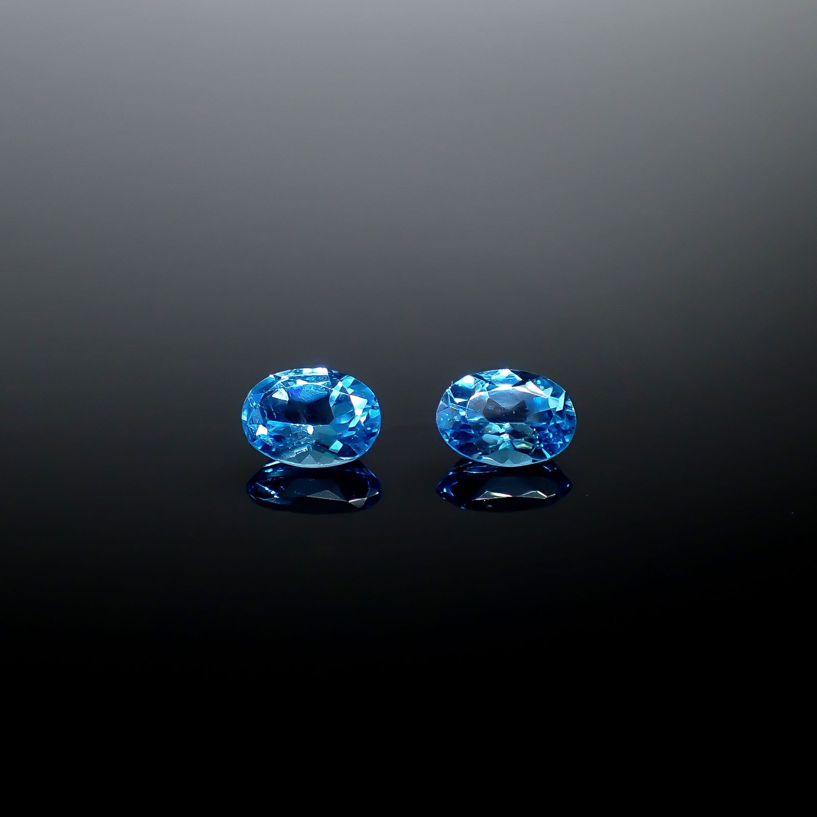 ◇ペアセット◇スイスブルートパーズ ブラジル産 1.95ct(2pcs合計) / 7x5.0-5.1mm前後 [251031336]