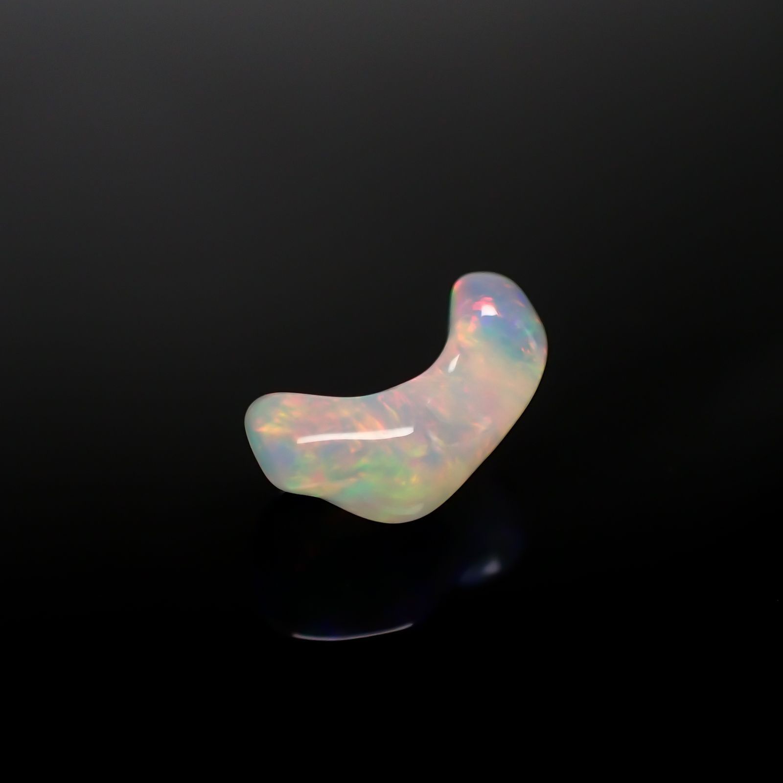 ◇バロック型◇エチオピアオパール(宝石名オパール) エチオピア産 識別済 3.11ct / 14.7x8mm前後 [260111395]