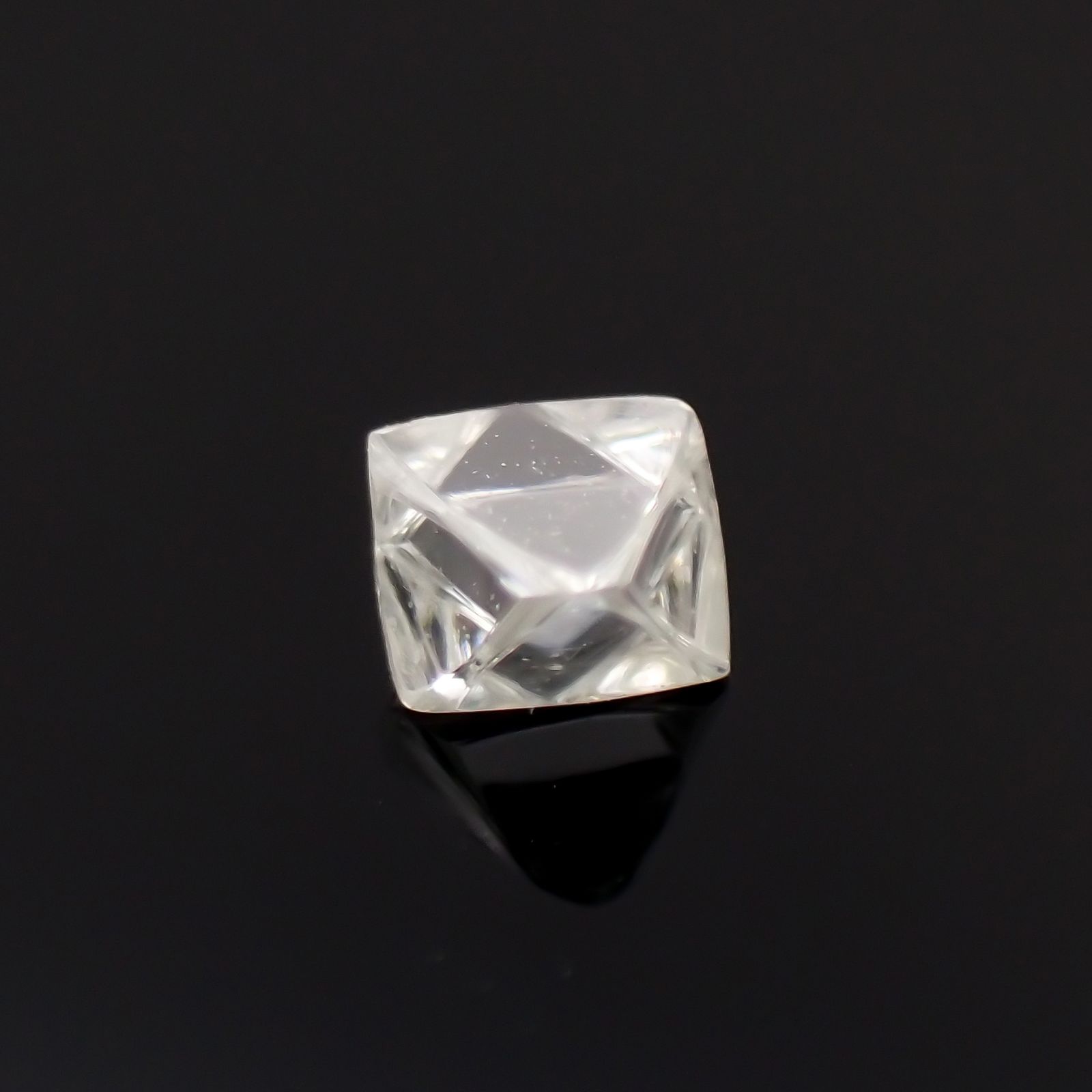 ソーヤブルダイヤモンド 原石(トライゴンあり・薄/Trigon) ロシア産 0.092ct[230923463]2.8x2.8mm前後