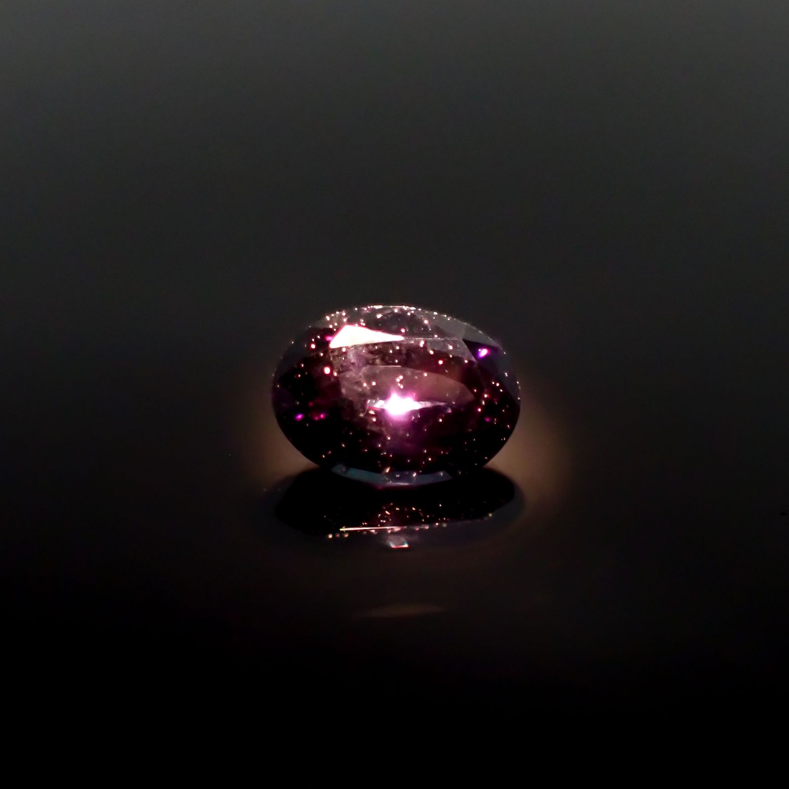 ベキリーブルーガーネット（カラーチェンジガーネット アレキタイプ） マダガスカル・ベキリー産 0.83ct [241029377]6.6x4.7mm前後