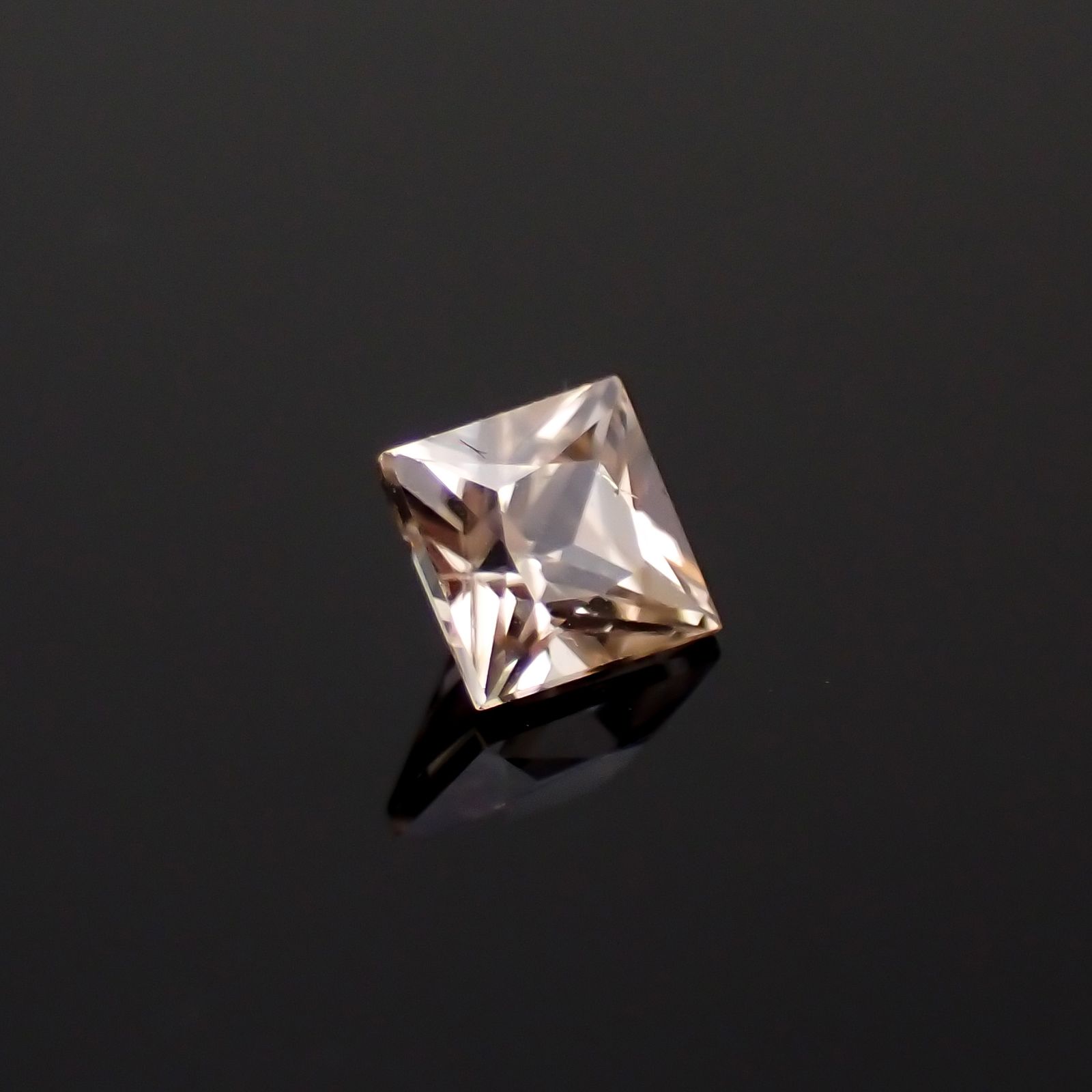 ◇プリンセスカット◇シャンパンカラージルコン スリランカ/カンボジア産 0.56ct[230421645]4x3.9mm前後