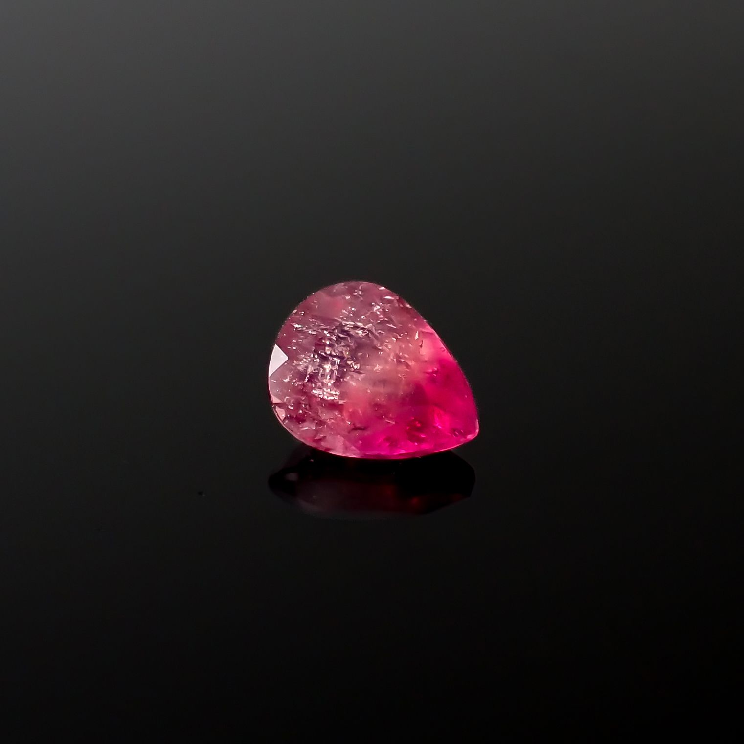 レッドベリル/ピンクベリル アメリカ・ユタ州産 0.56ct[240427273]6.6x5.2mm前後