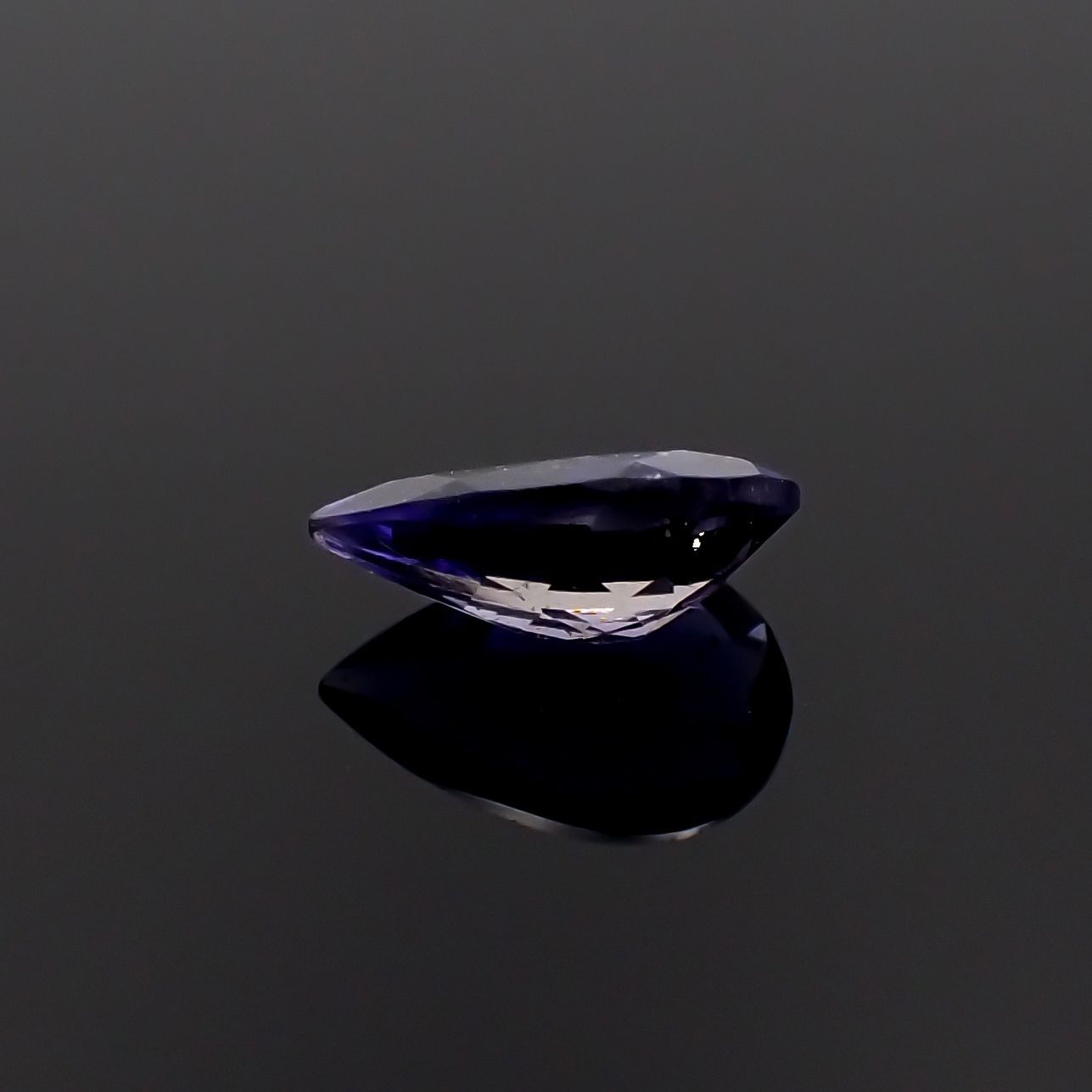 アイオライトサンストーン インド/ブラジル産 0.59ct[230923334]7.9x5.1mm前後