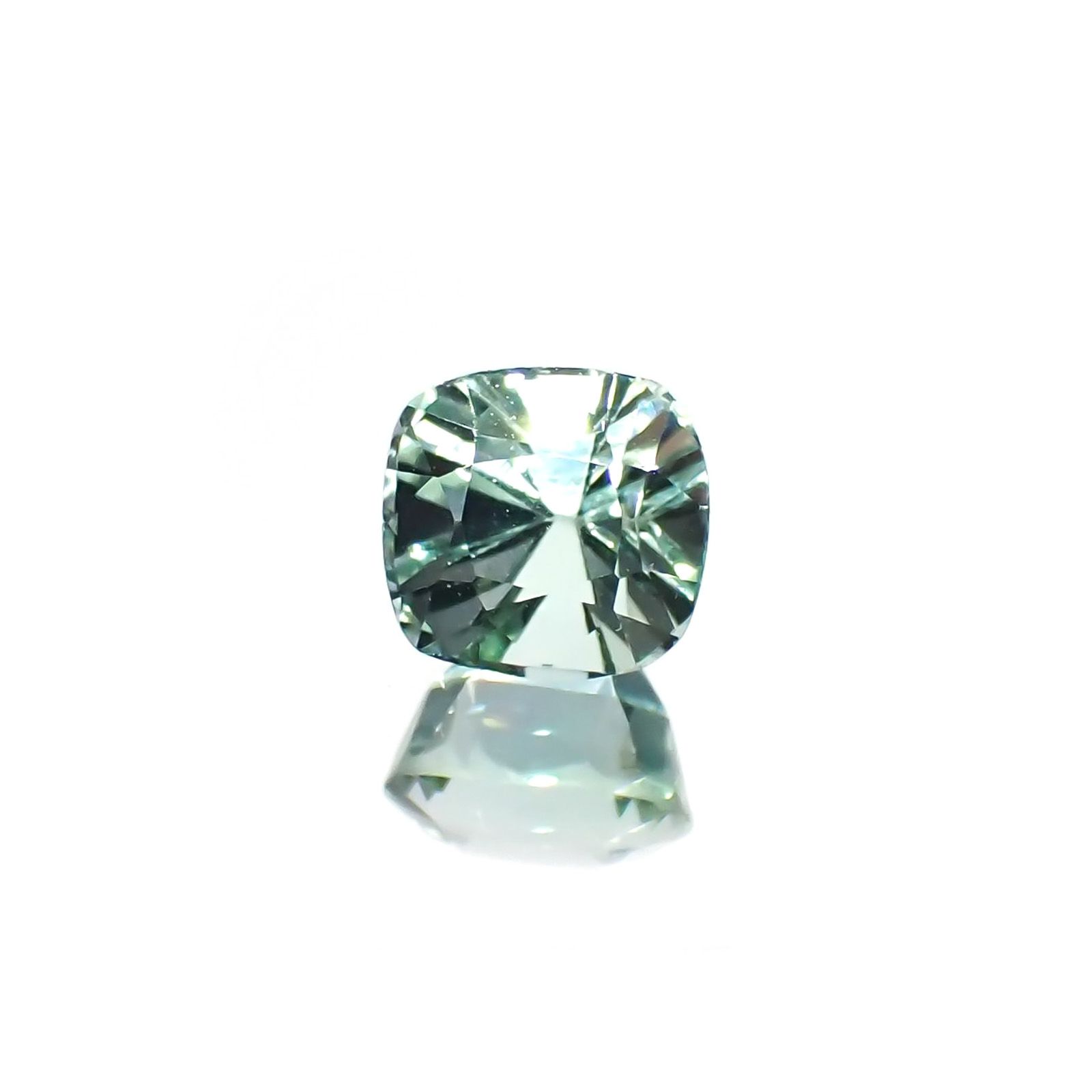 ブルーグリーントルマリン(宝石名トルマリン)アフガニスタン産 識別済 0.94ct / 5.5x5.2mm前後 [221018340]