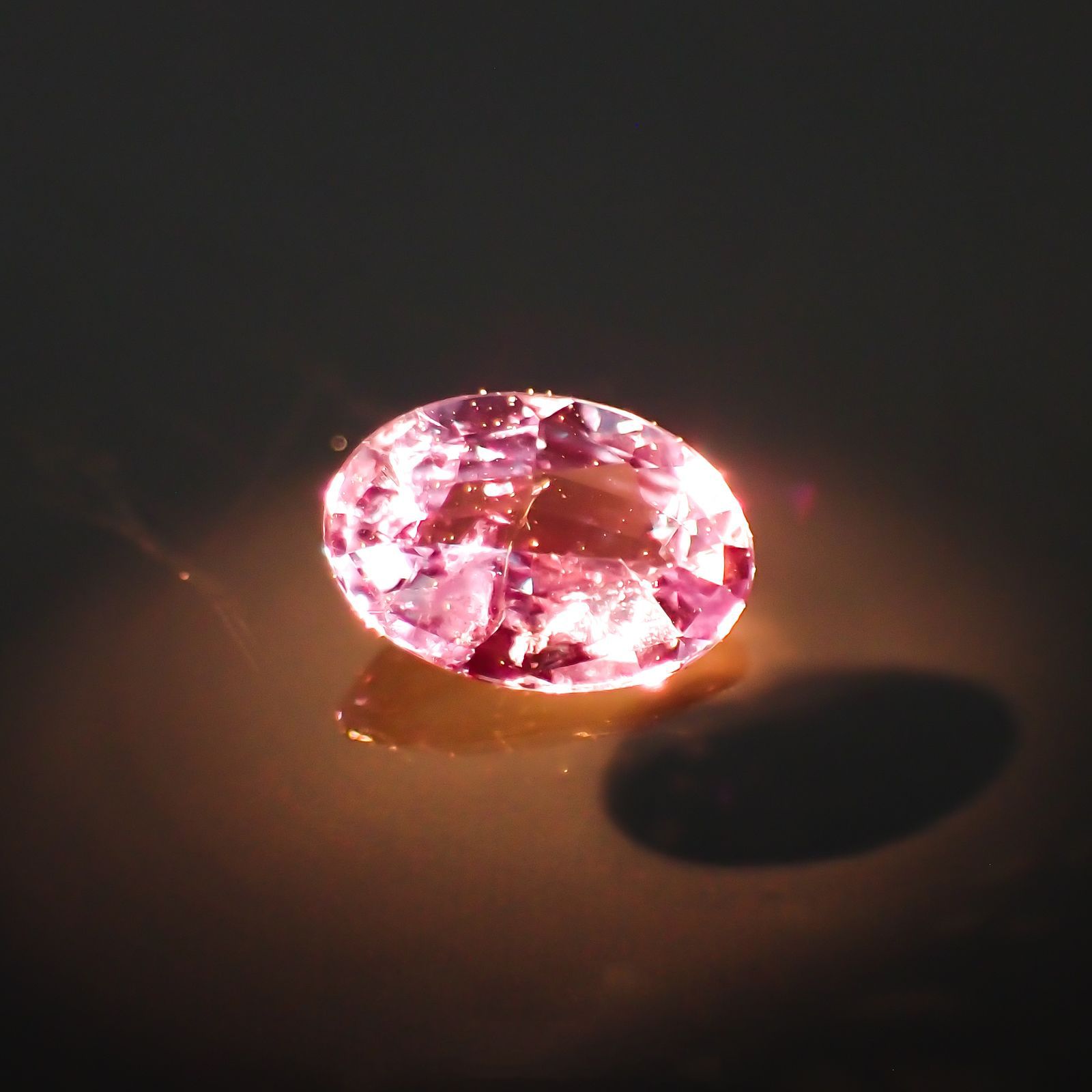 アレキサンドライト(宝石名アレキサンドライト)ブラジル産/EmeraldMains社製 0.138ct ソ付(彩珠)[220113816]3.9x2.7mm前後