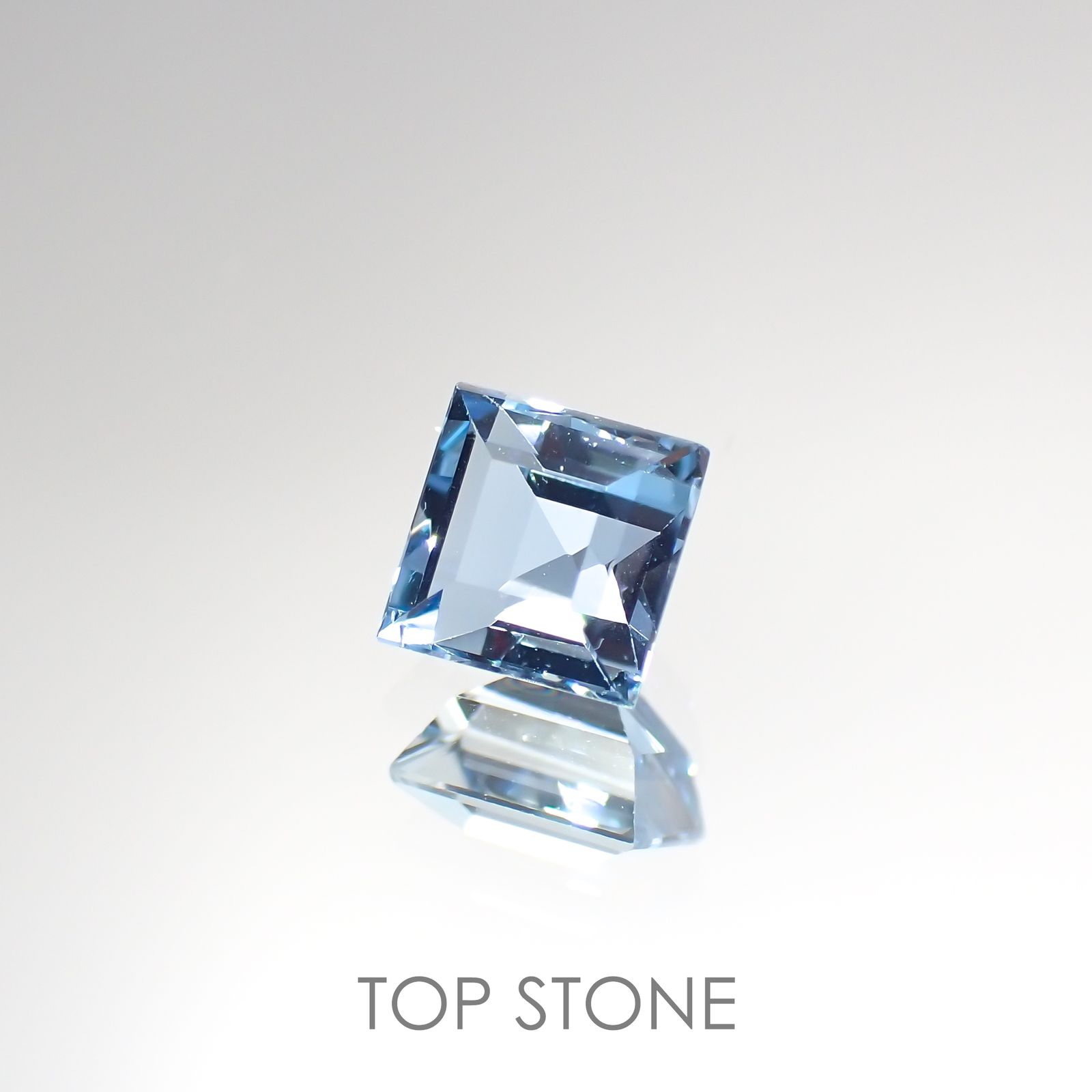 アクアマリン サンタマリアカラー(宝石名アクアマリン) モザンビーク産 0.73ct 識別済[210812596]5×5mm前後