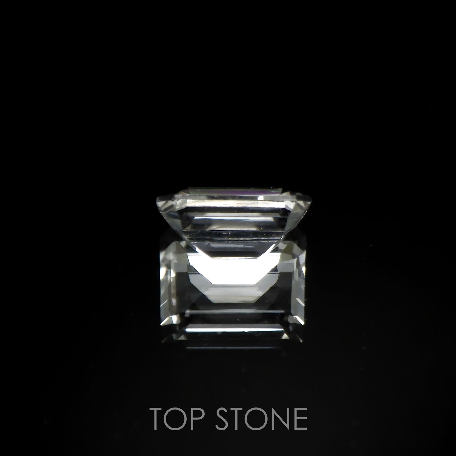 フェナカイト(宝石名フェナカイト)マダガスカル産 0.68ct 識別済[220817413]6.7x4.5mm前後