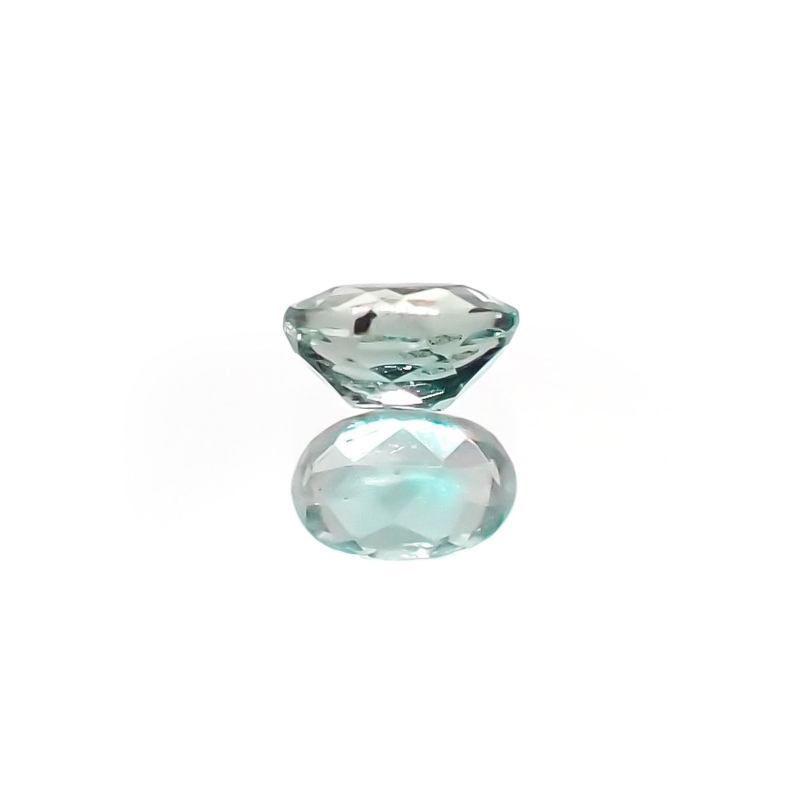 アレキサンドライト(宝石名アレキサンドライト)ブラジル・ミナスジェライス州ヘマチタ鉱山産 識別済 0.14ct / 3.5x2.4mm前後 [231023948]
