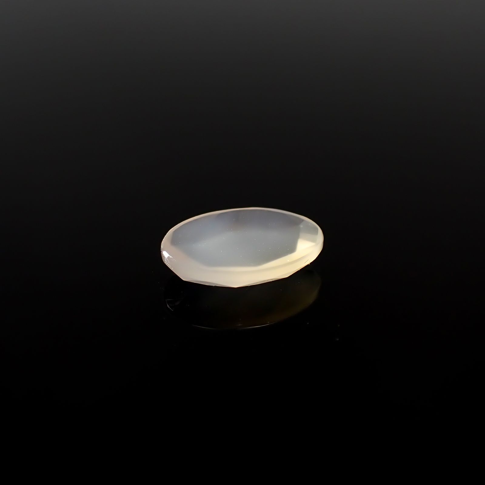 アイリスカルセドニー ブラジル・ミナスジェライス州産 0.93ct[240527809]9x7.1mm前後