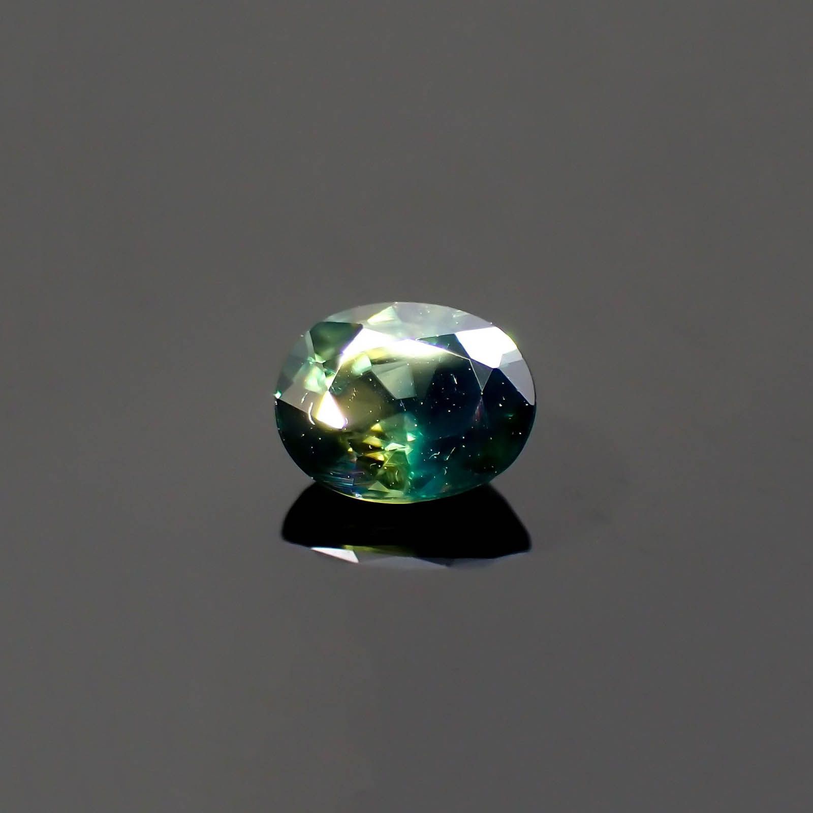 バイカラーサファイア(宝石名バイカラー・サファイア)マダガスカル/オーストラリア産 0.46ct 識別済[250114062]4.9x3.9mm前後