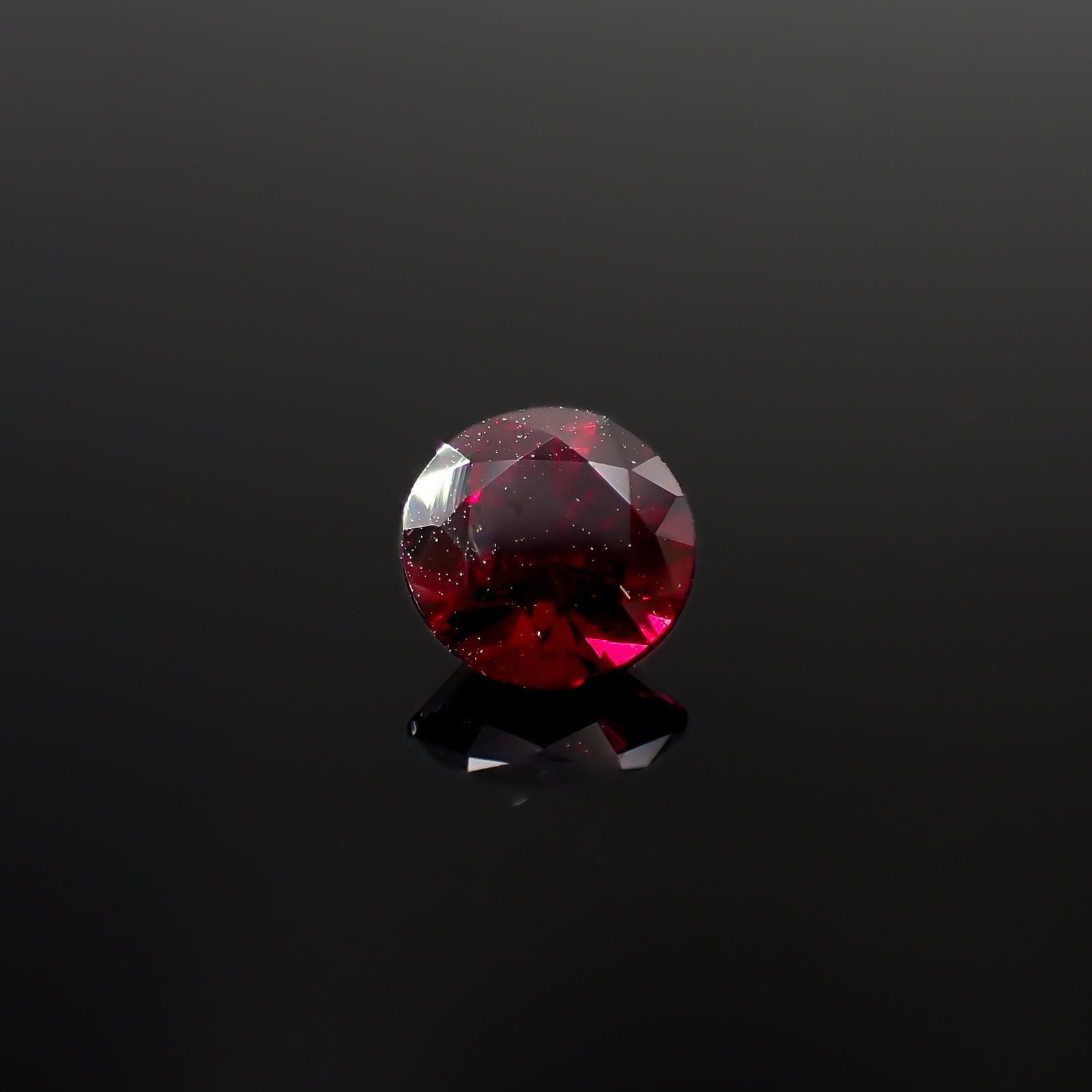 アントヒルガーネット(クロムパイロープガーネット) アメリカ・アリゾナ州産 1.06ct[240527835]6.2x6.1mm前後