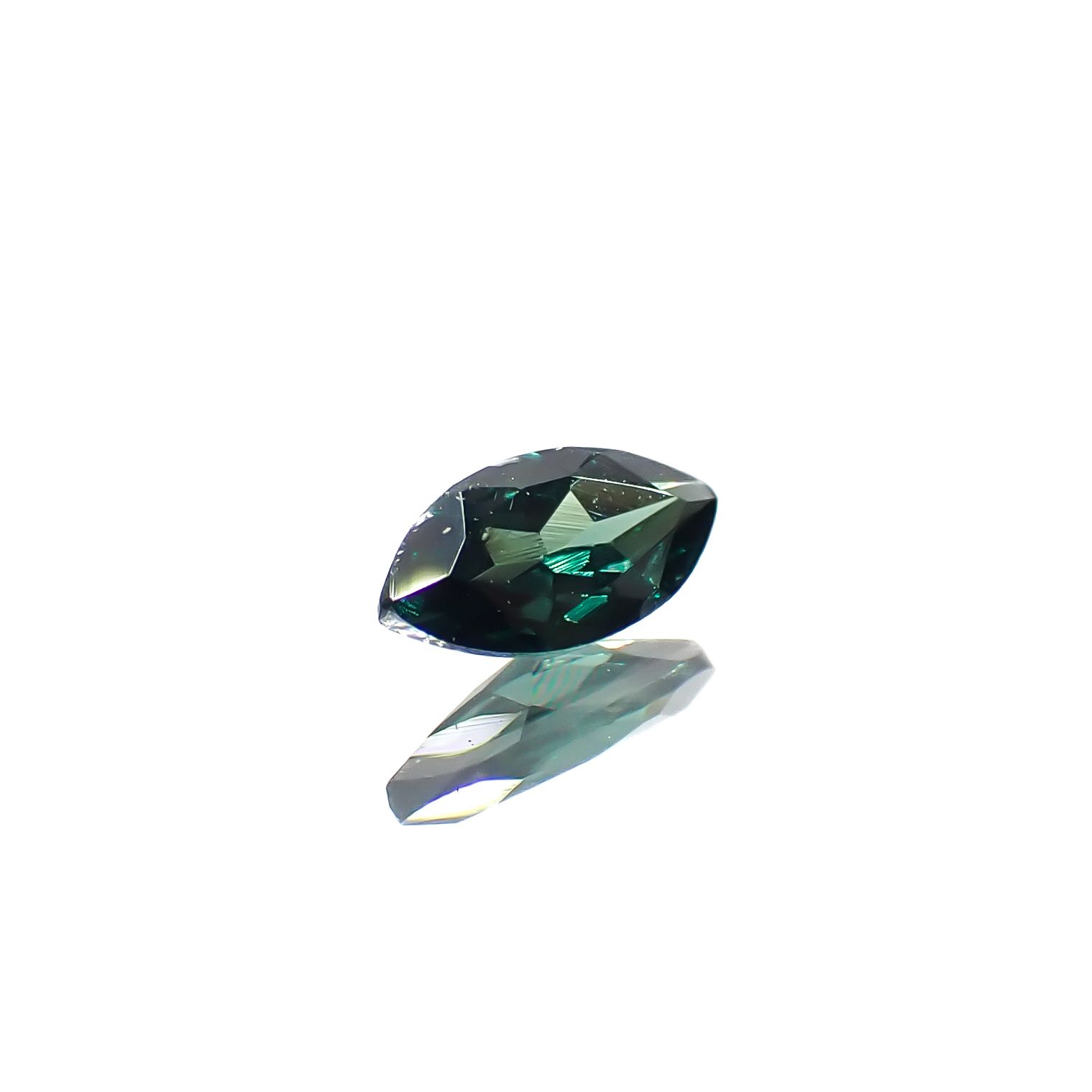 ベキリーブルーガーネット（カラーチェンジガーネット アレキタイプ） マダガスカル・ベキリー産 0.15ct[240628281]4.9x2.5mm前後
