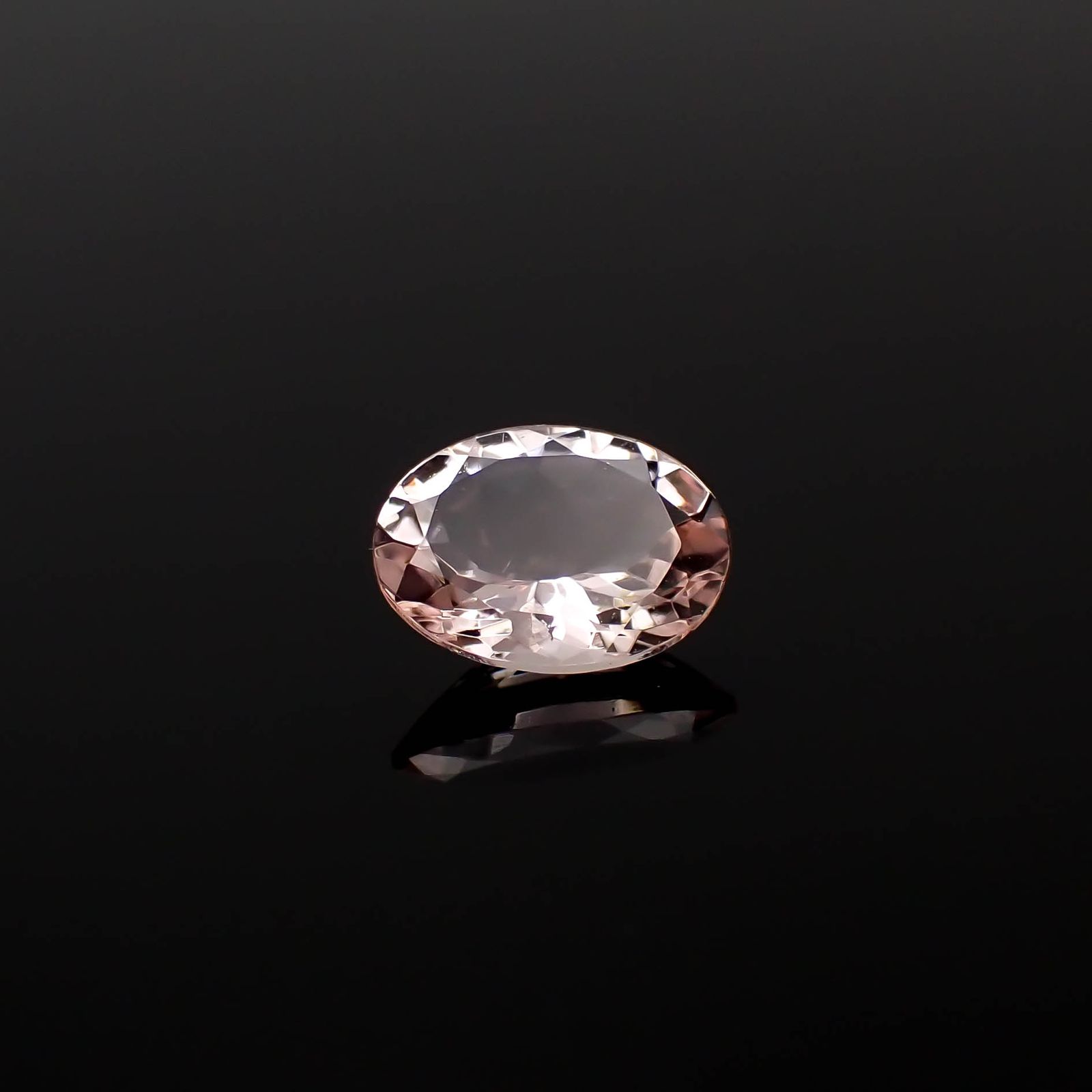モルガナイト ブラジル産 0.95ct[240326773]7.9x6.1mm前後