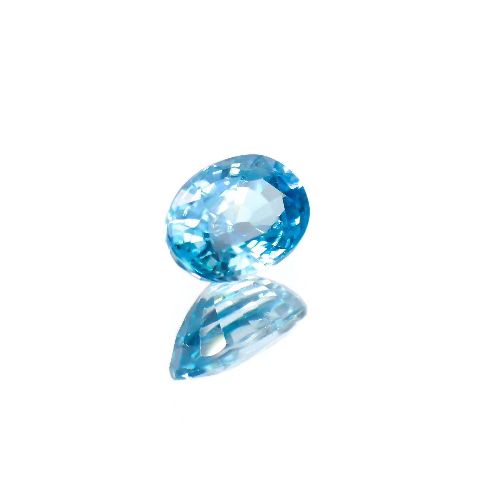 ブルージルコン(宝石名ジルコン) カンボジア産 1.36ct 識別済[211013454]7.1×4.9mm前後