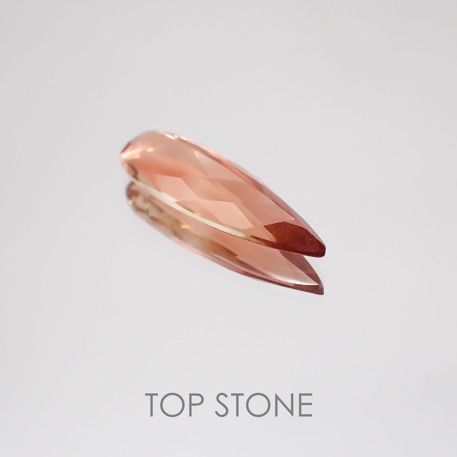 オレゴンサンストーン(宝石名ラブラドライト・サンストーン) アメリカ・オレゴン州産 3.393ct ソ付(彩珠)[20073674]20.7×6.9mm前後