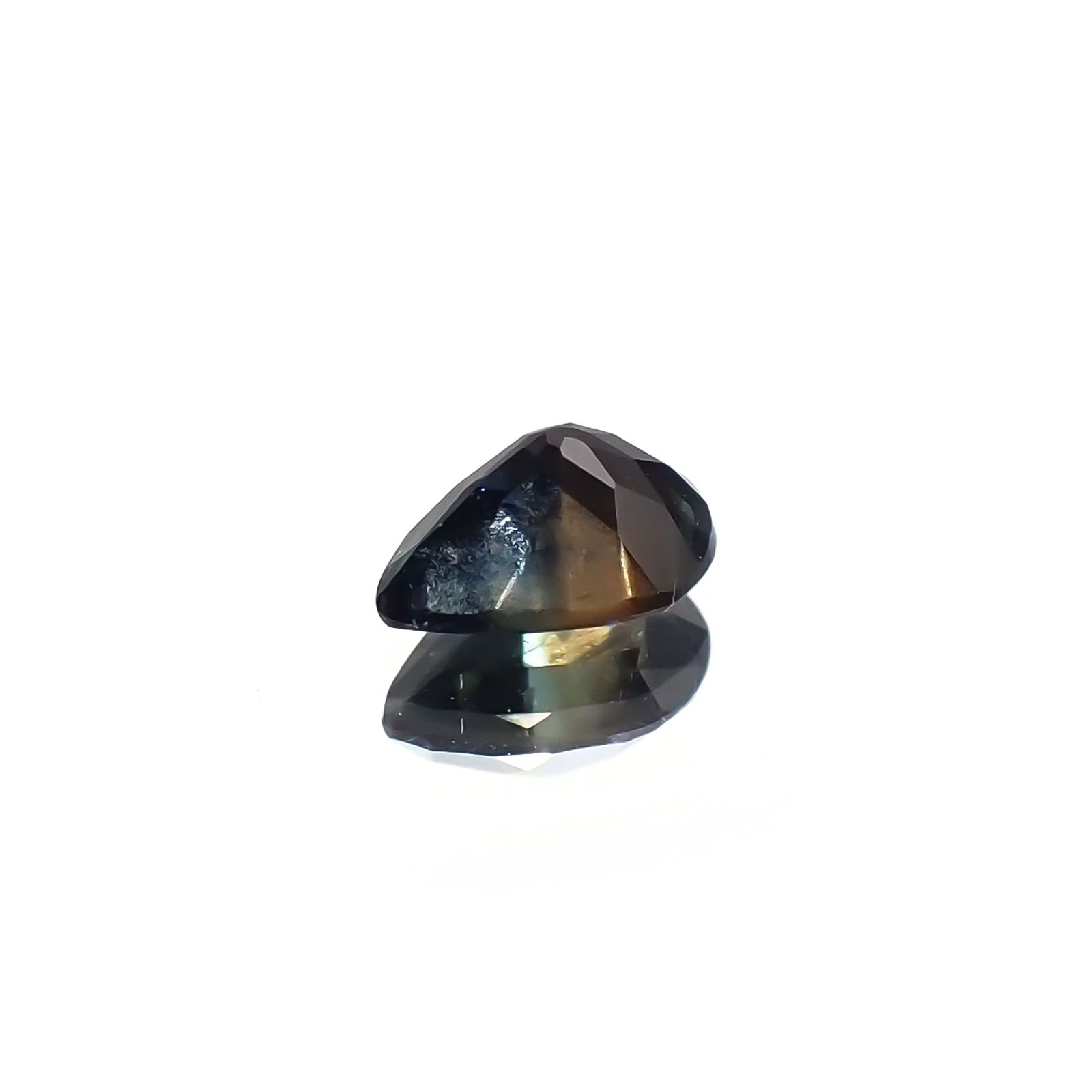 ゴールドシーンサファイア 非加熱(宝石名シーン・サファイア) ケニア産 識別済 0.46ct / 5.4x3.9mm前後 [260812068]