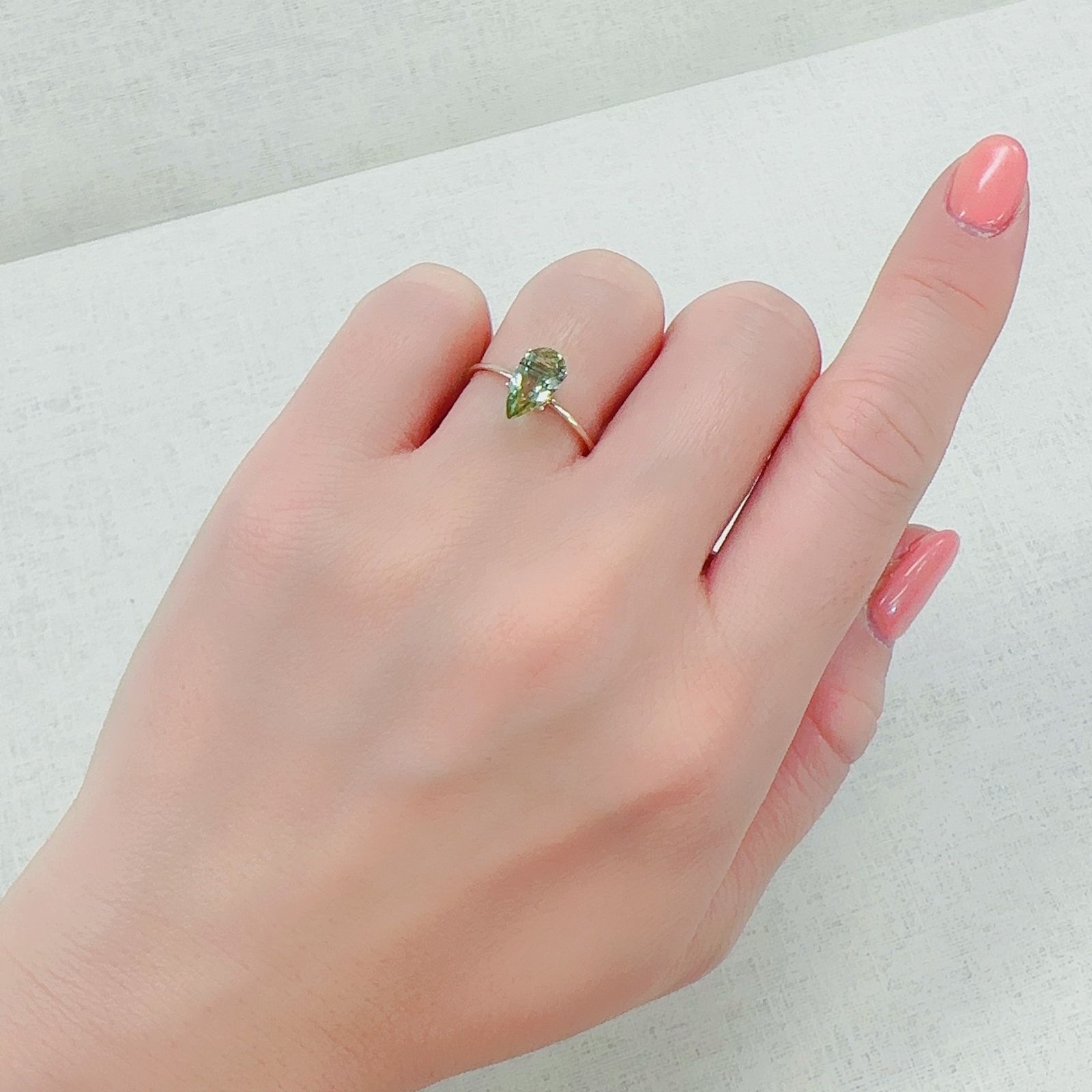 ルドウィジャイトインペリドット パキスタン産 1.06ct[230220725]9.4x5.3mm前後