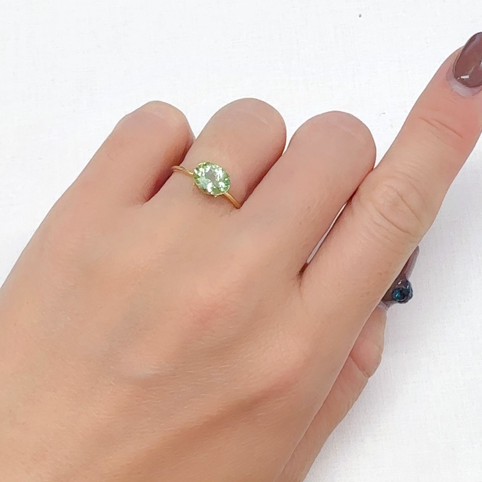 ペリドット(宝石名ペリドット)パキスタン/ノルウェー産 1.248ct ソ付(彩珠)[240728516]8x6.2mm前後
