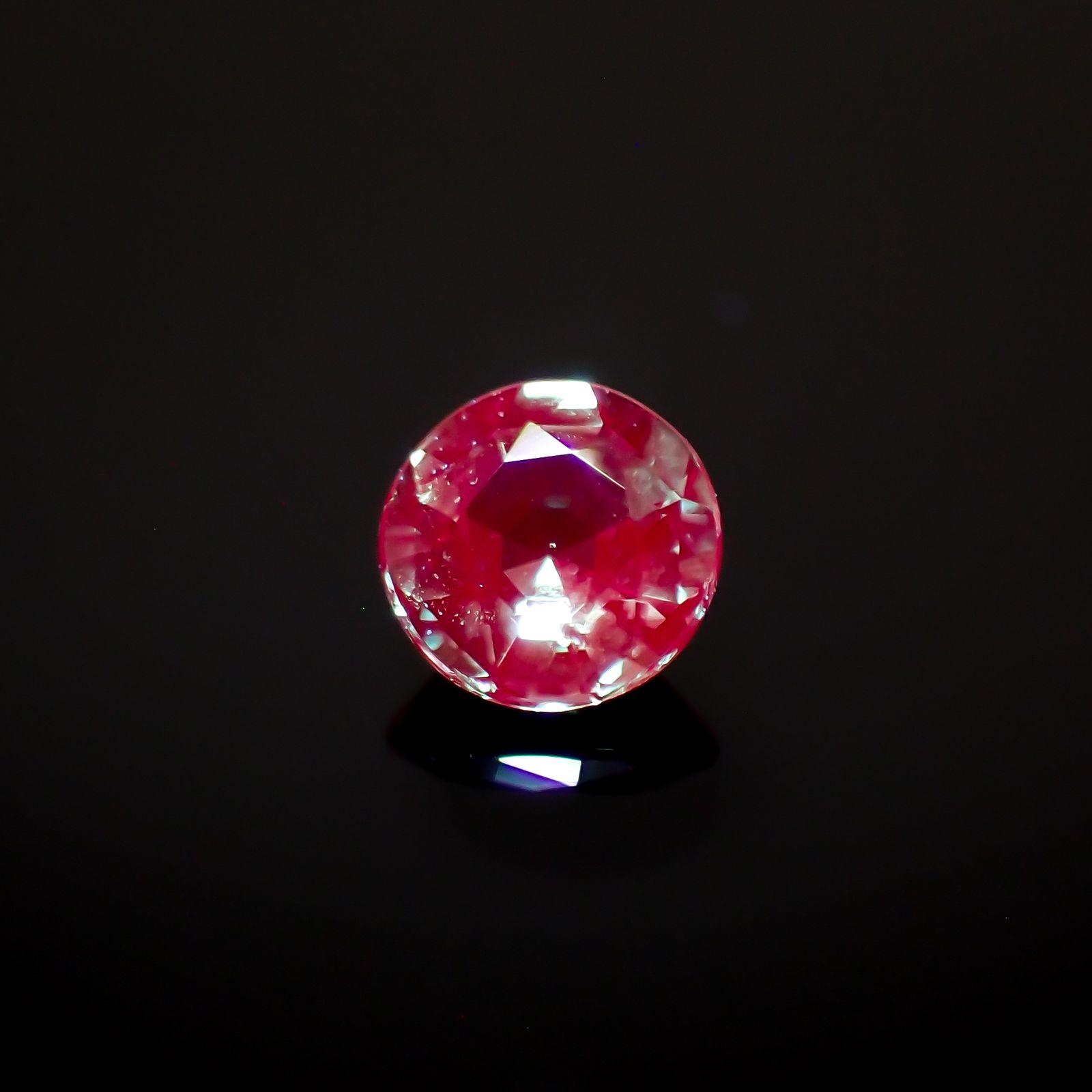 アレキサンドライト(宝石名アレキサンドライト)ブラジル産/EmeraldMains社製 0.122ct ソ付(彩珠)[230522062]3x3mm前後