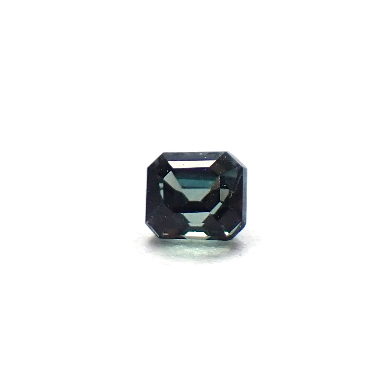 ベキリーブルーガーネット（カラーチェンジガーネット アレキタイプ） マダガスカル・ベキリー産 0.11ct / 2.6x2.3mm前後 [260732460]