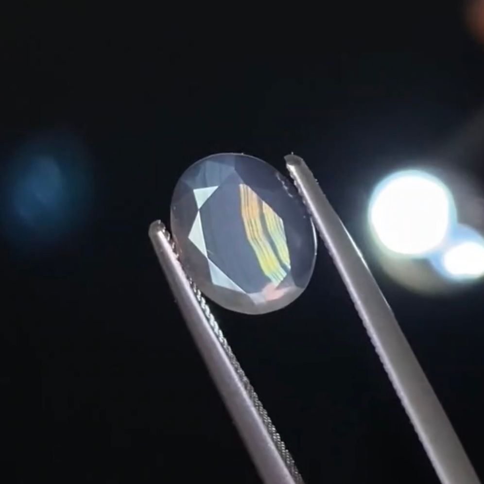 アイリスカルセドニー ブラジル・ミナスジェライス州産 0.98ct[240527806]8.7x7mm前後